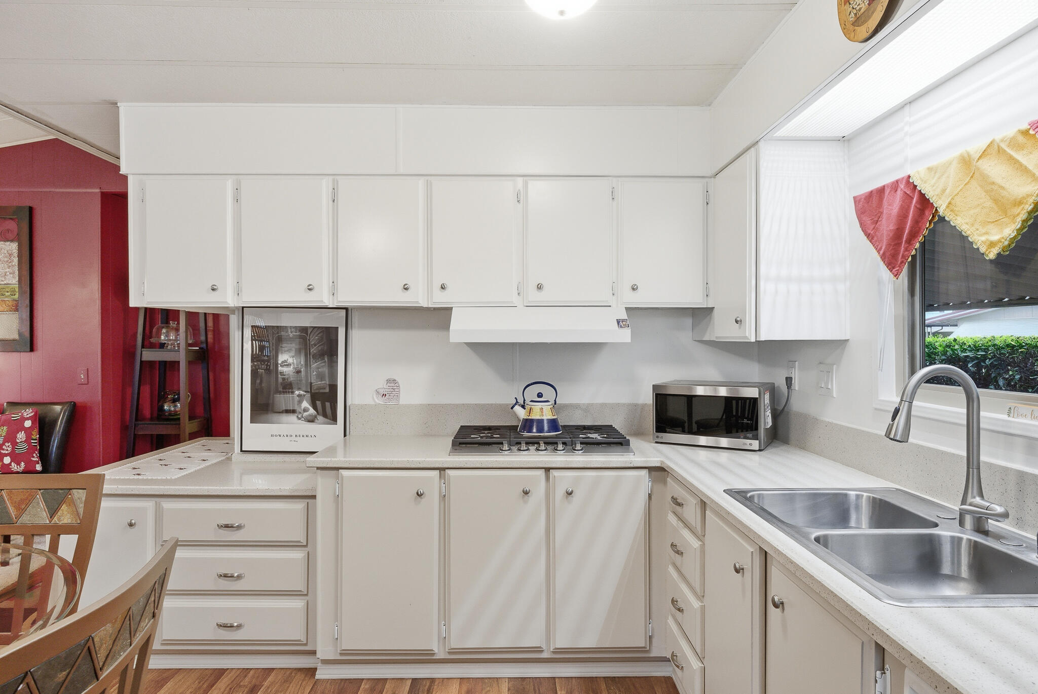 2627 W Midvalley Ave, Visalia, CA 93277