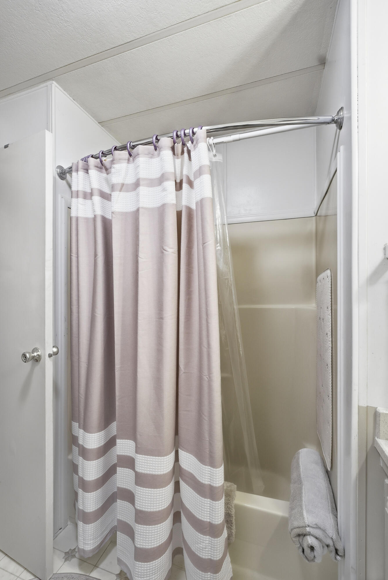 2627 W Midvalley Ave, Visalia, CA 93277