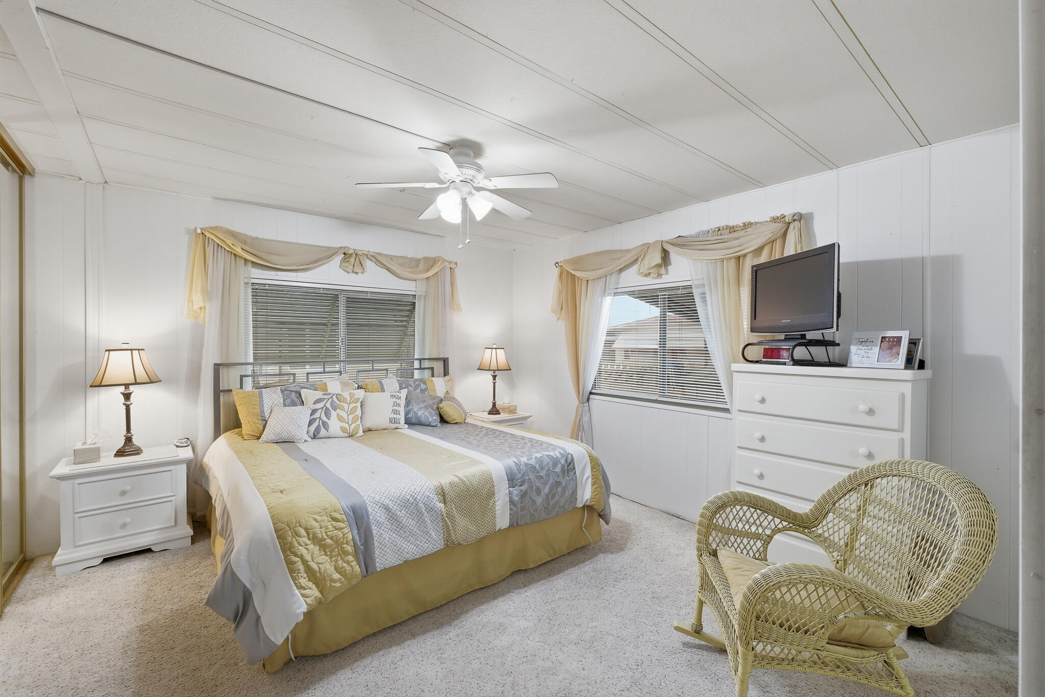 2627 W Midvalley Ave, Visalia, CA 93277