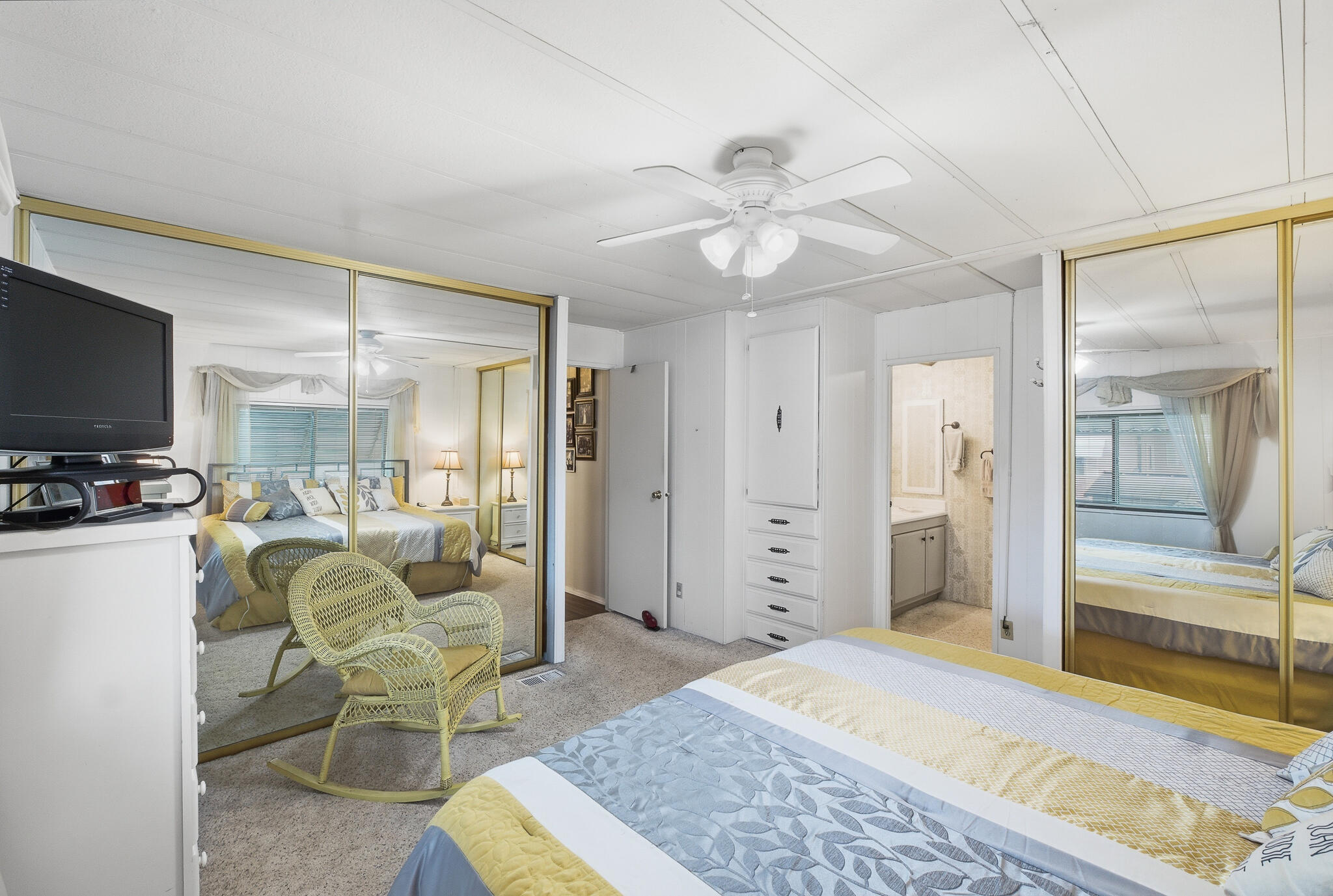 2627 W Midvalley Ave, Visalia, CA 93277