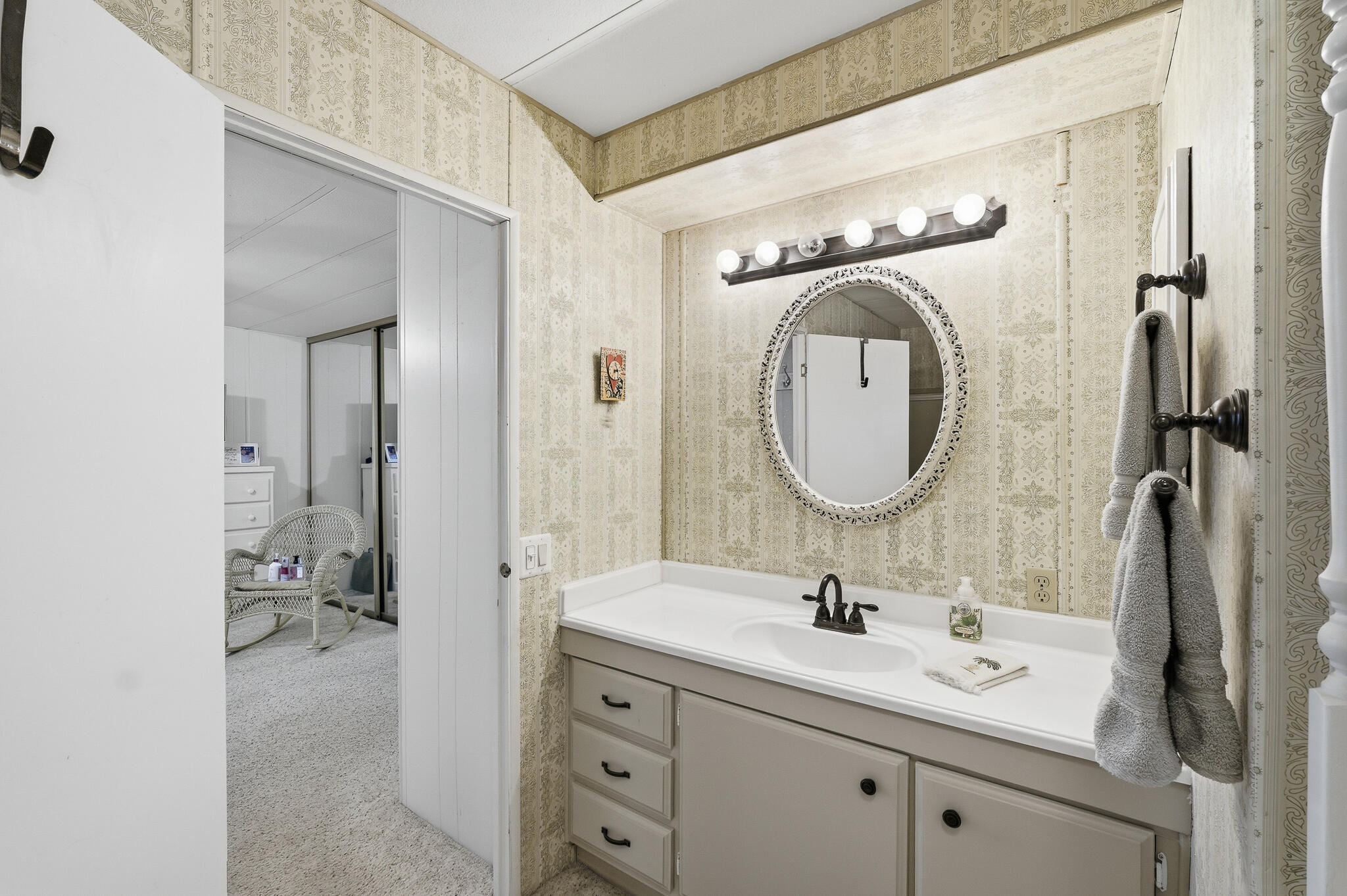 2627 W Midvalley Ave, Visalia, CA 93277