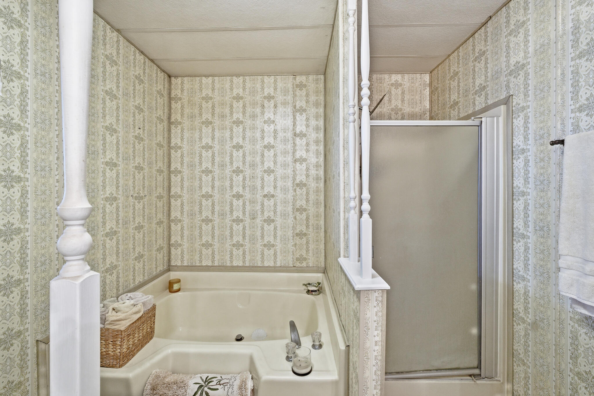 2627 W Midvalley Ave, Visalia, CA 93277