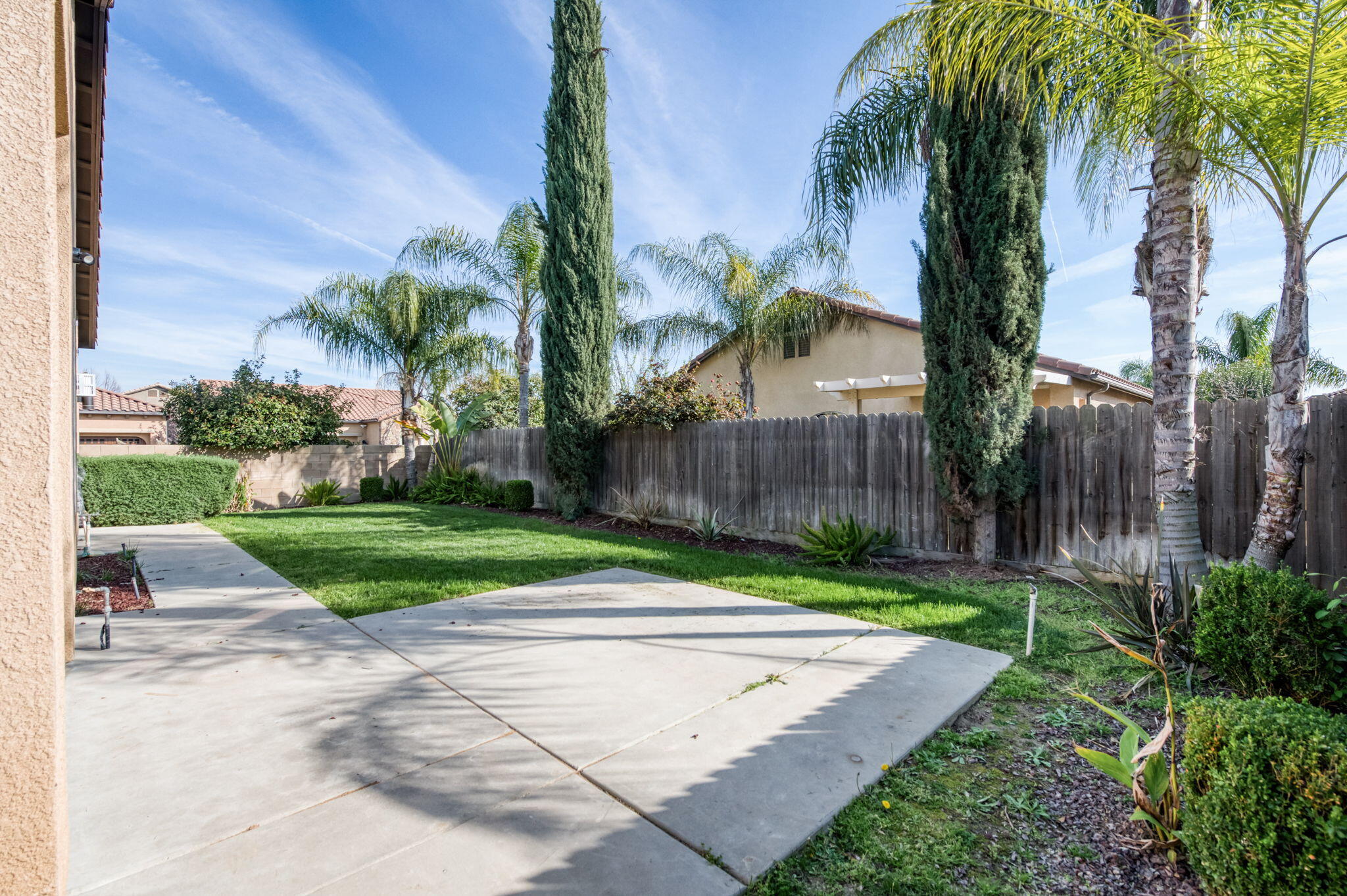 1563 E Via Mirasol Ln, Fresno, CA 93730