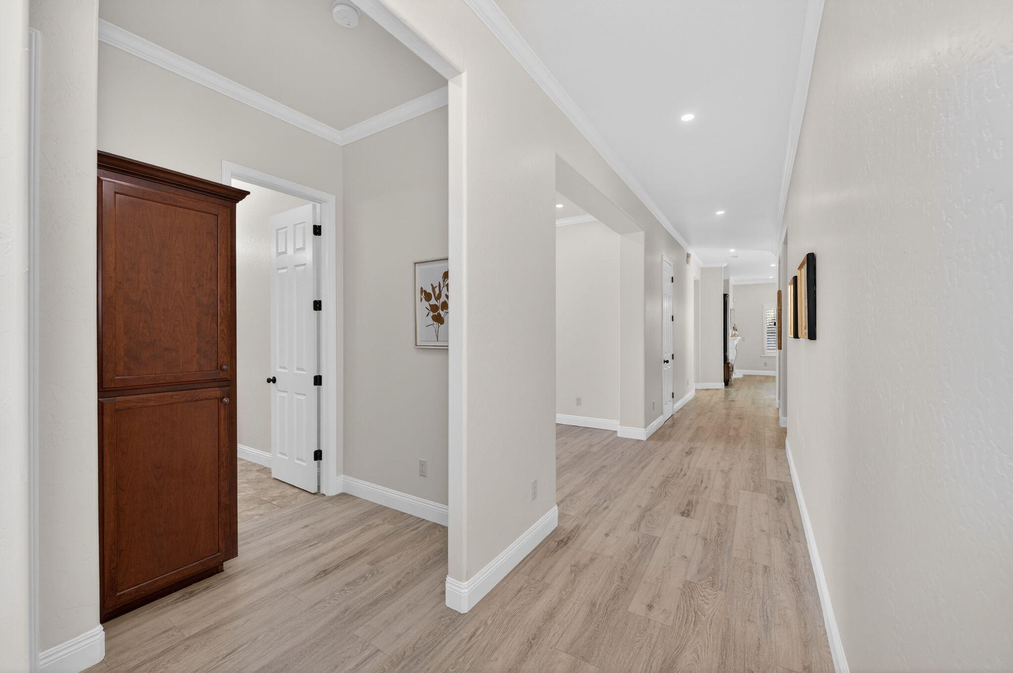 1563 E Via Mirasol Ln, Fresno, CA 93730