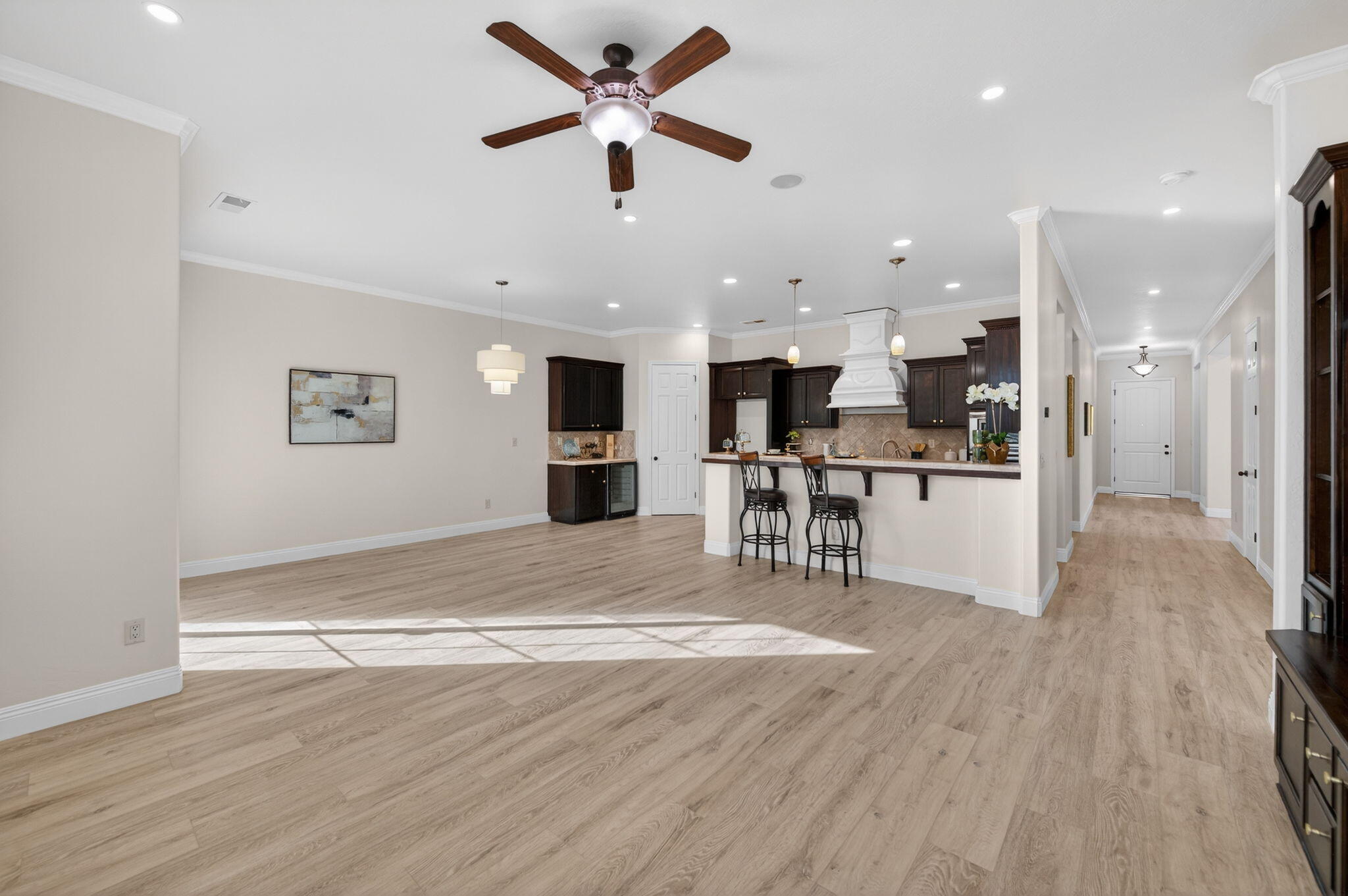 1563 E Via Mirasol Ln, Fresno, CA 93730