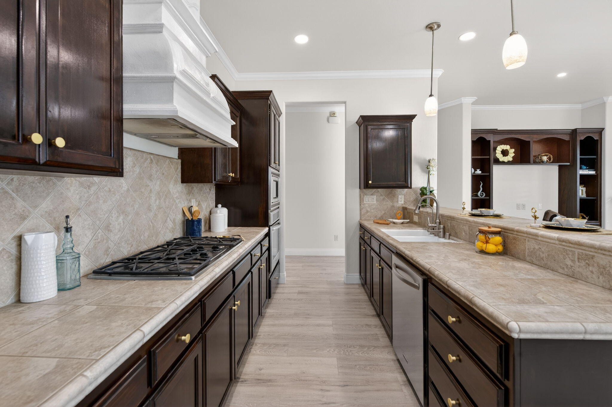 1563 E Via Mirasol Ln, Fresno, CA 93730