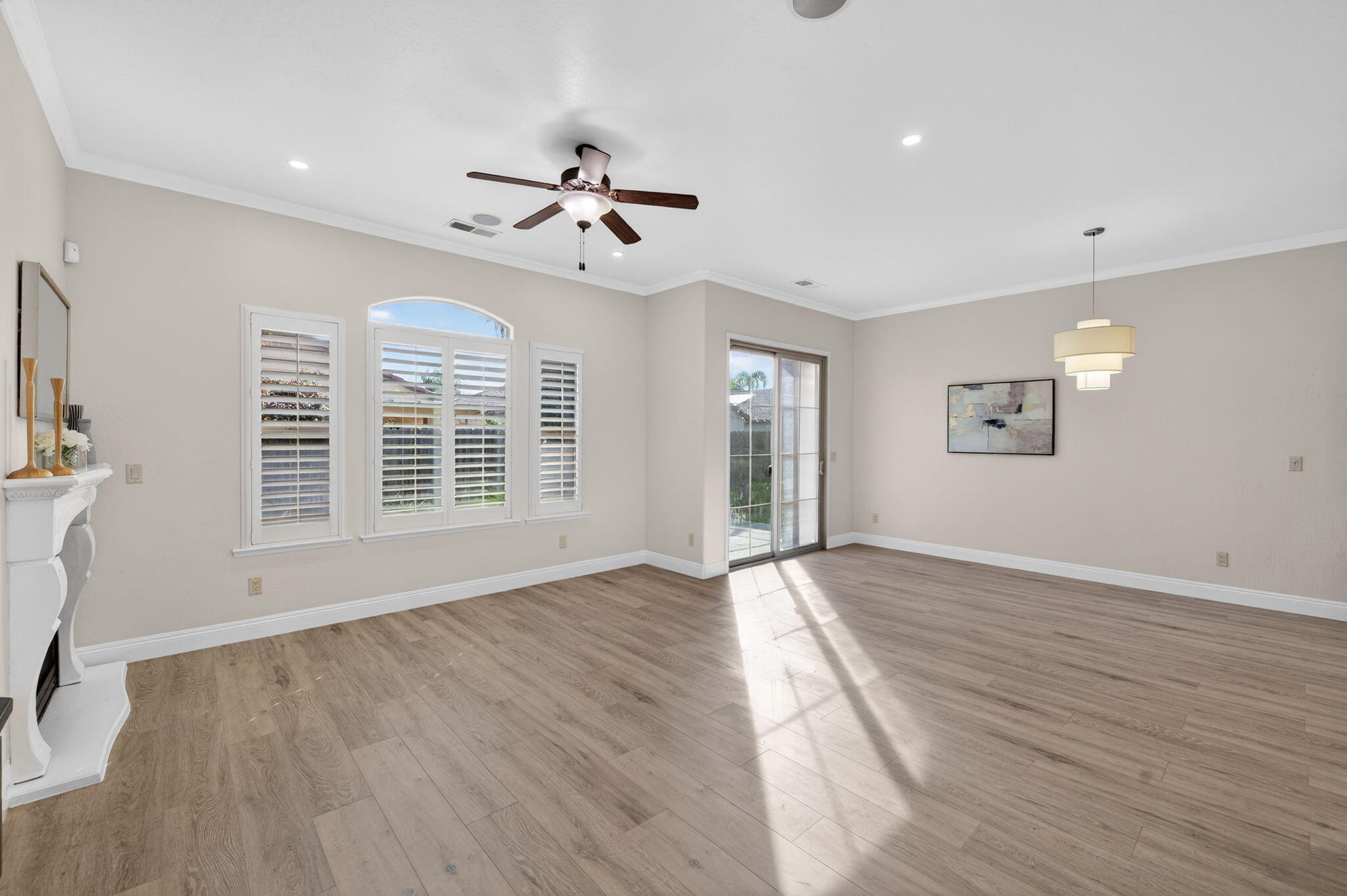 1563 E Via Mirasol Ln, Fresno, CA 93730