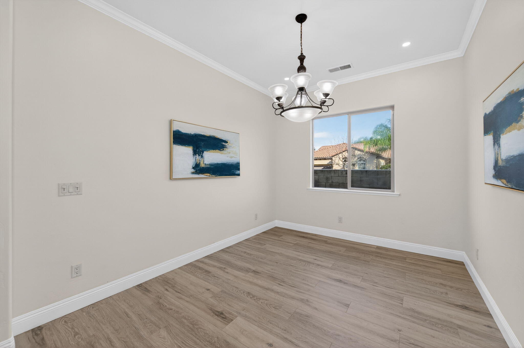 1563 E Via Mirasol Ln, Fresno, CA 93730