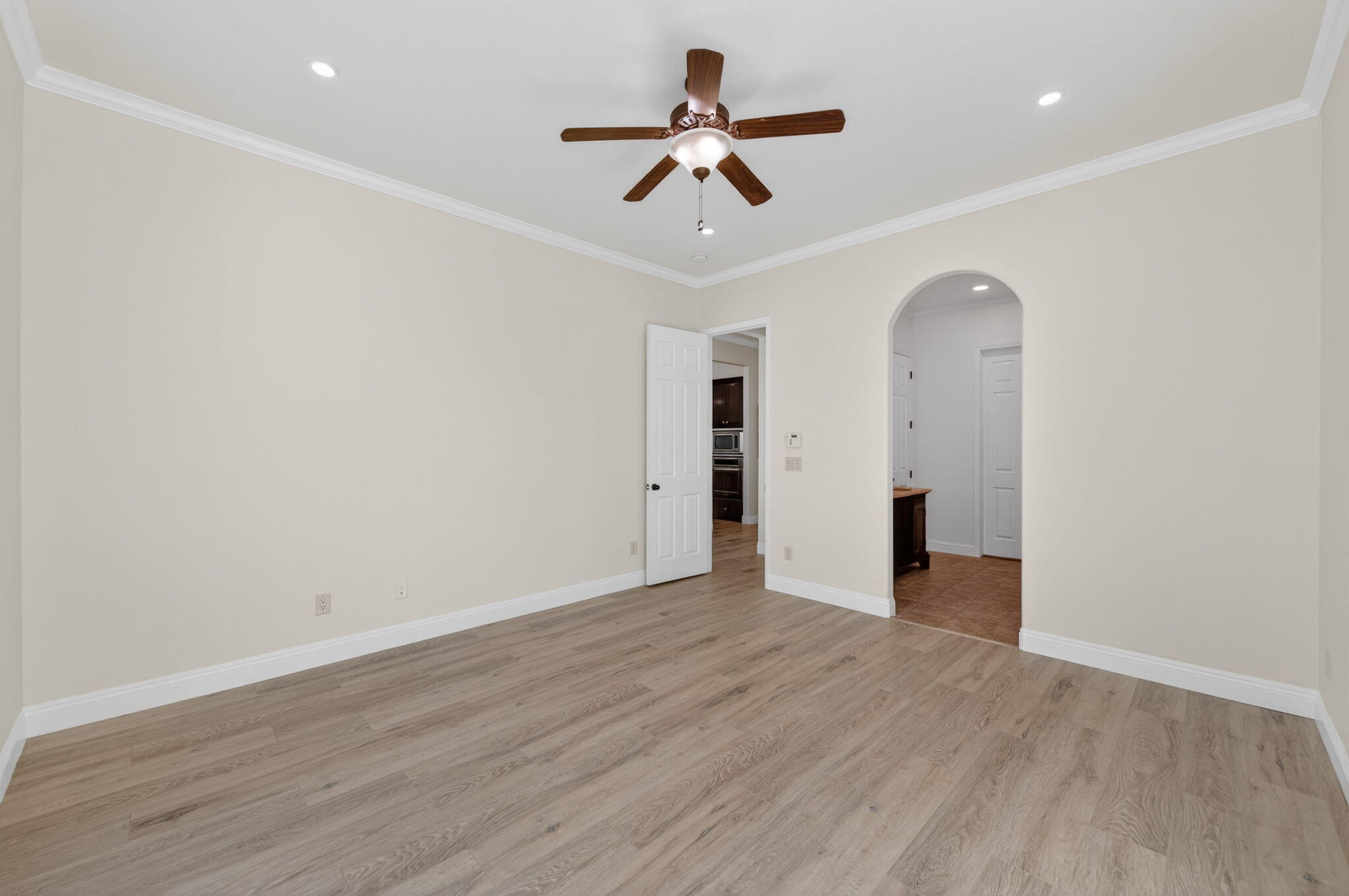 1563 E Via Mirasol Ln, Fresno, CA 93730