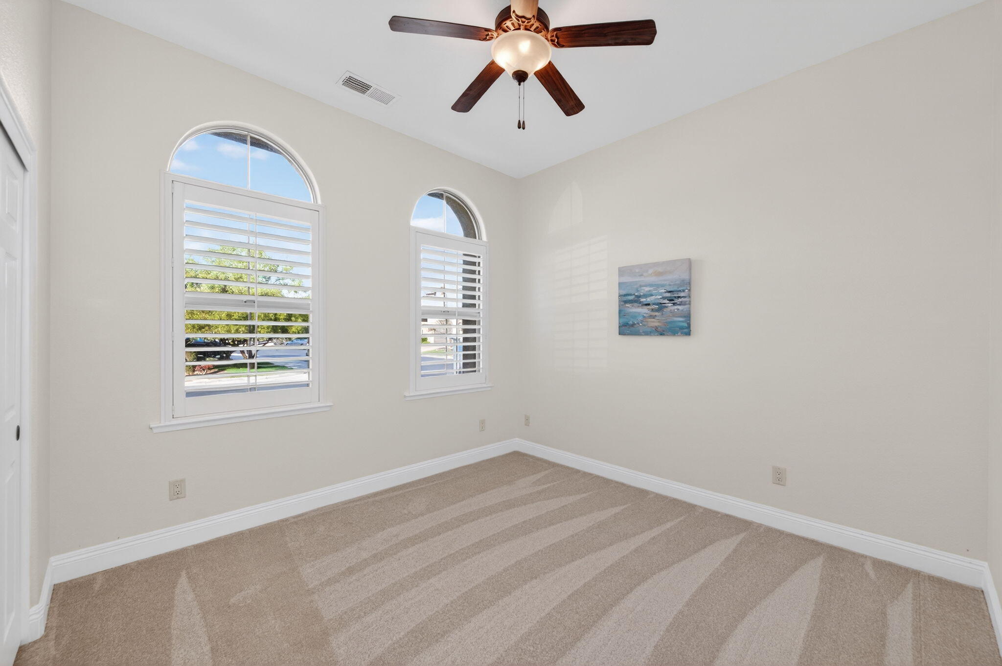 1563 E Via Mirasol Ln, Fresno, CA 93730