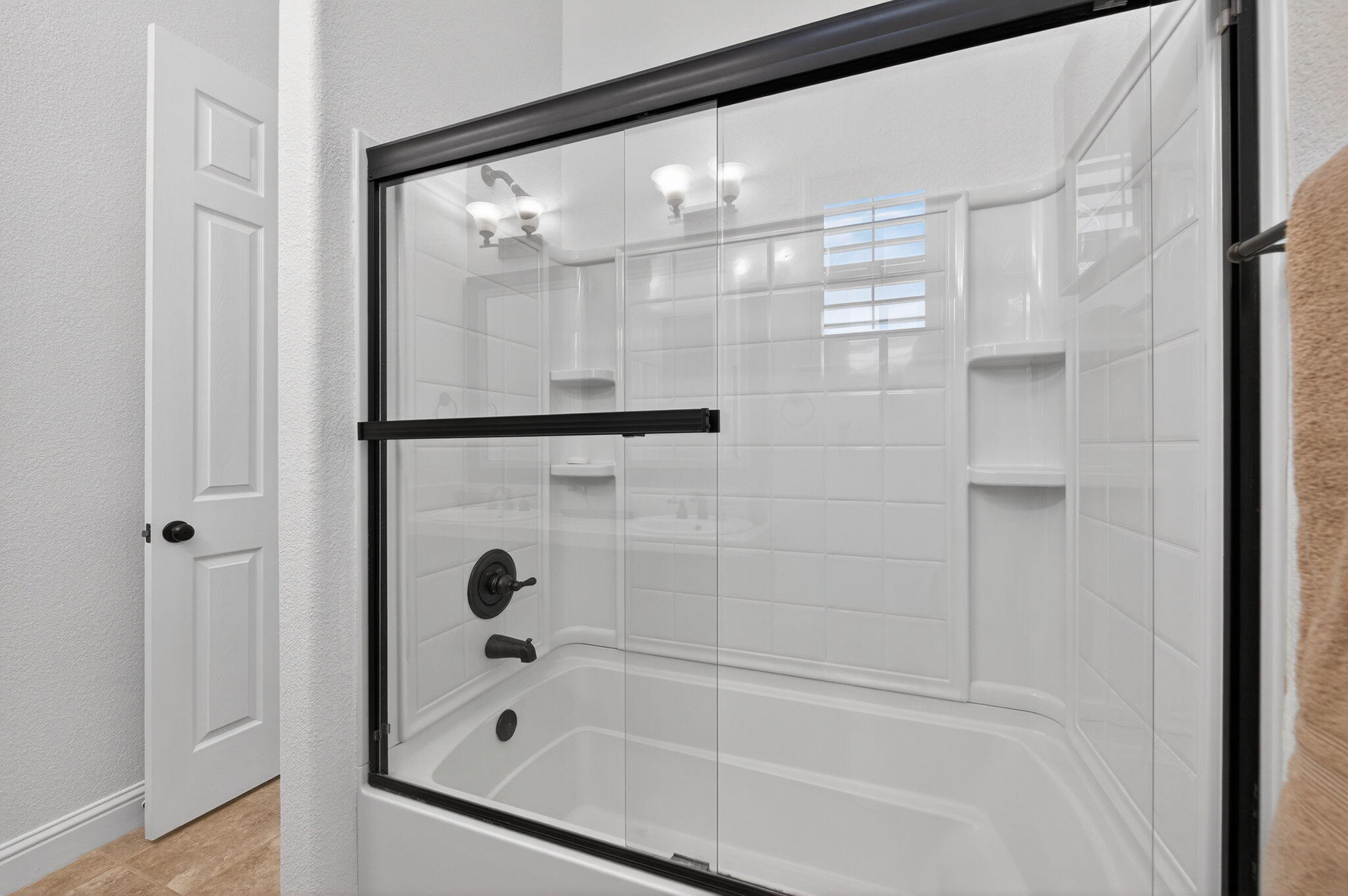 1563 E Via Mirasol Ln, Fresno, CA 93730