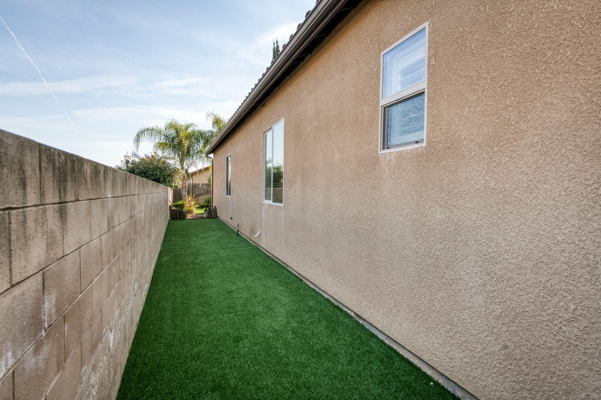 1563 E Via Mirasol Ln, Fresno, CA 93730