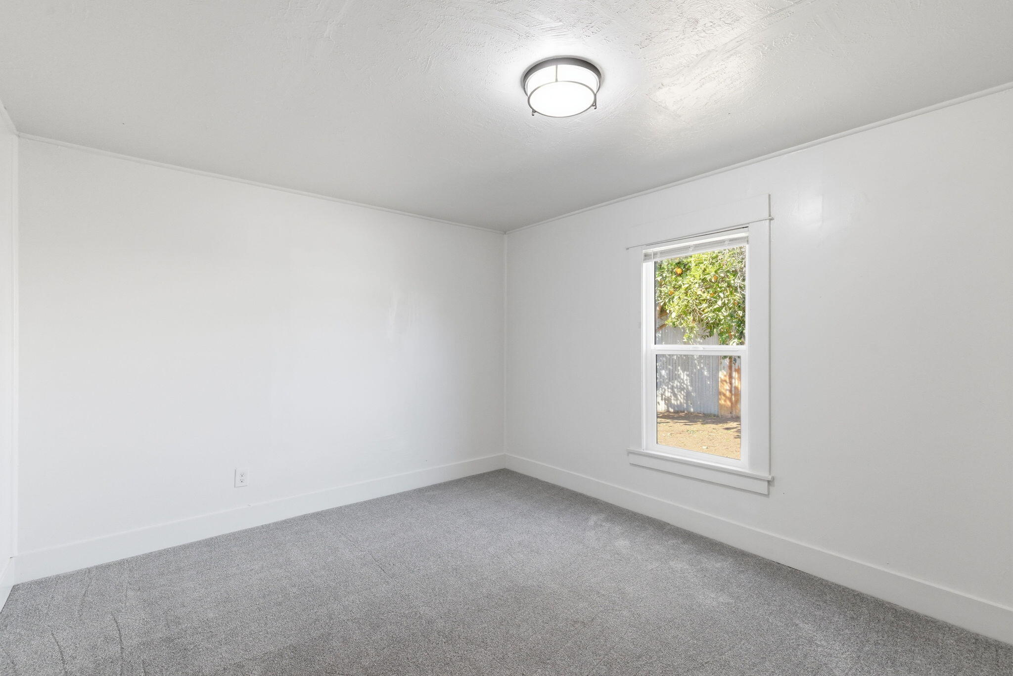 216 Decatur St, Bakersfield, CA 93308