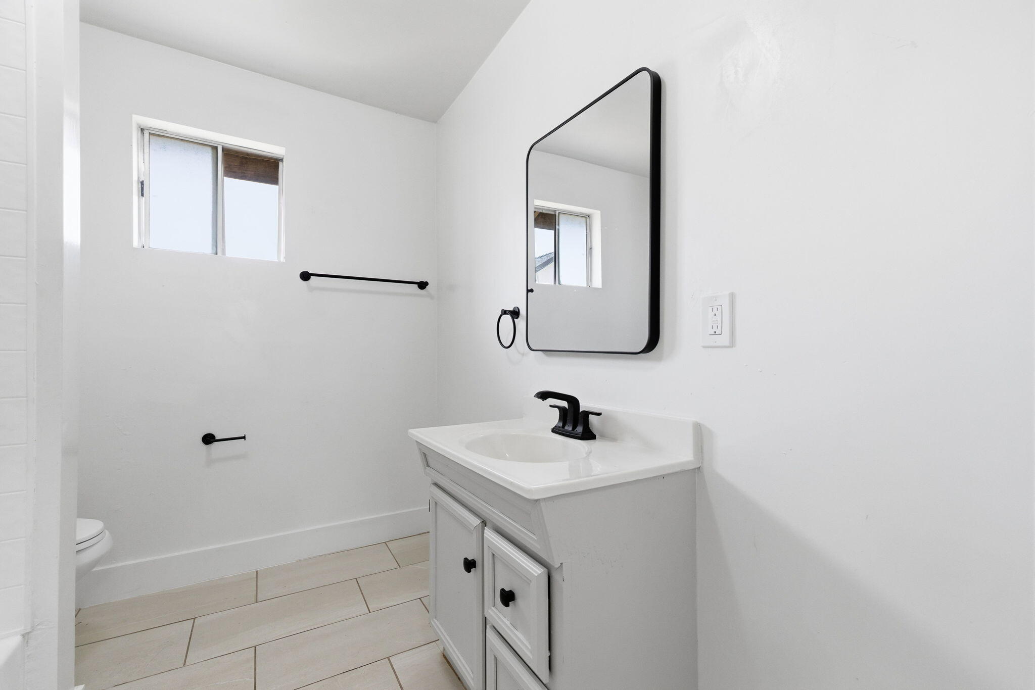 216 Decatur St, Bakersfield, CA 93308