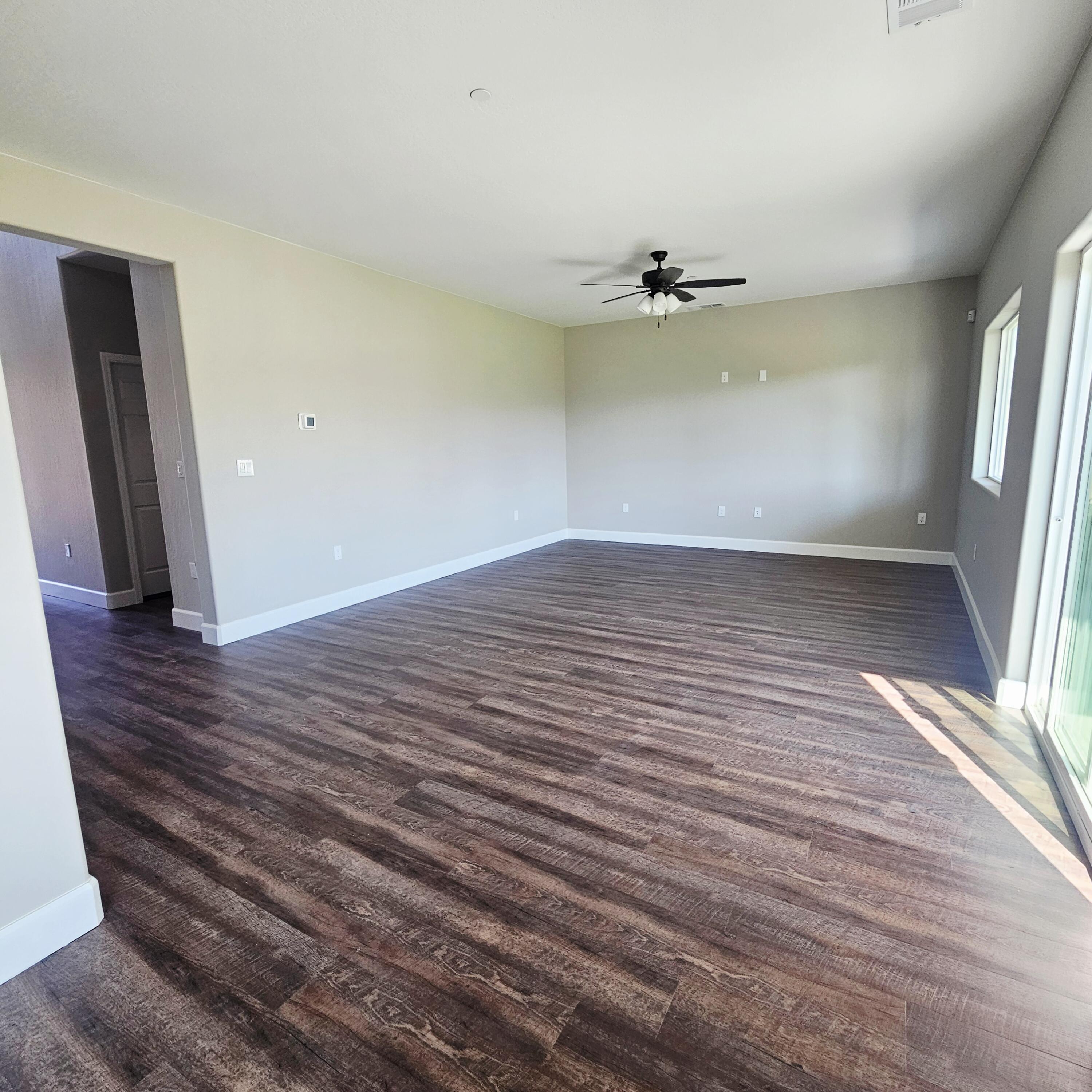 1009 E Harter Dr, Visalia, CA 93292