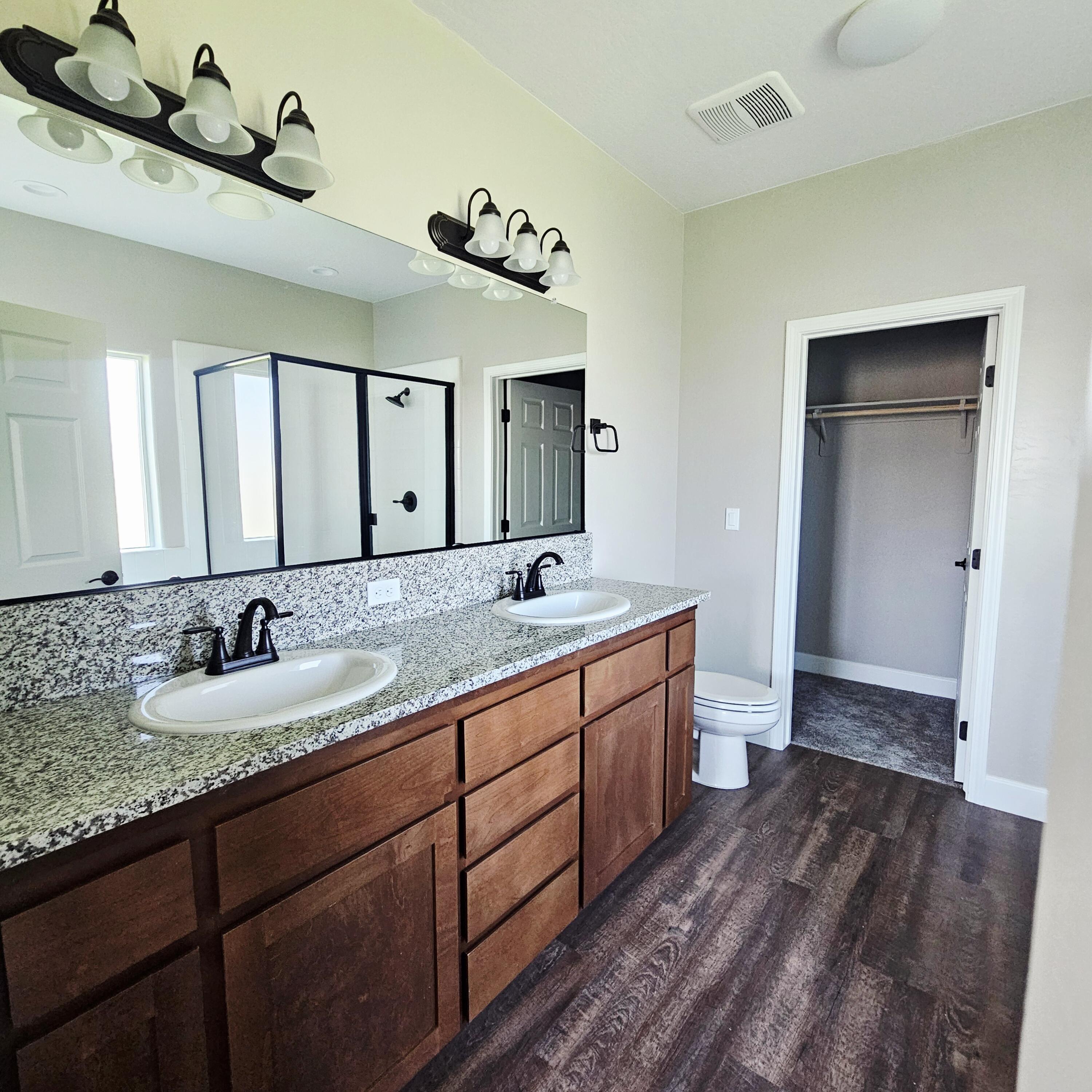 1009 E Harter Dr, Visalia, CA 93292