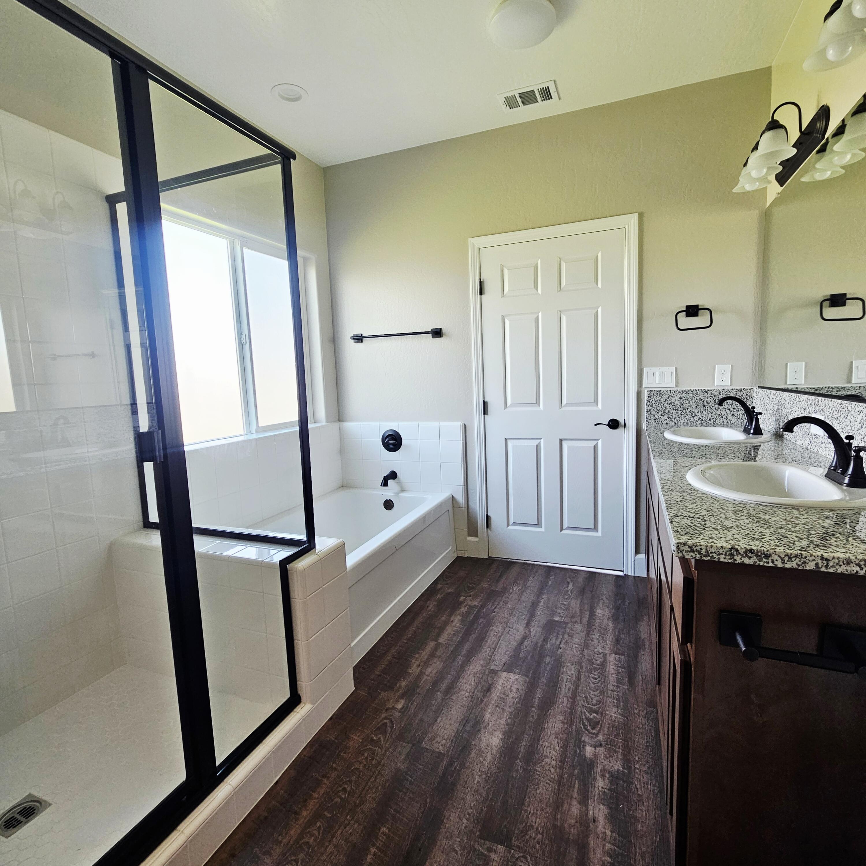 1009 E Harter Dr, Visalia, CA 93292