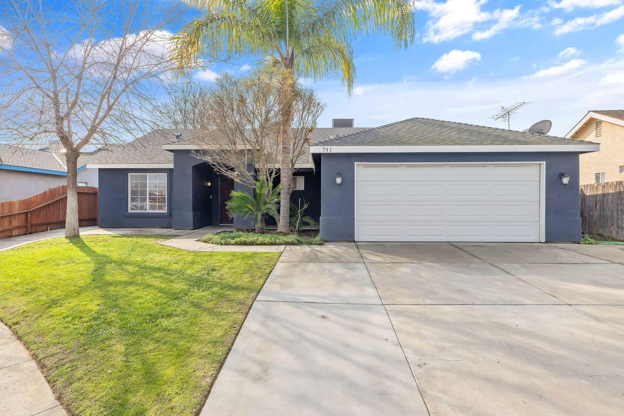 741 Bender Ct, Tulare, CA 93274