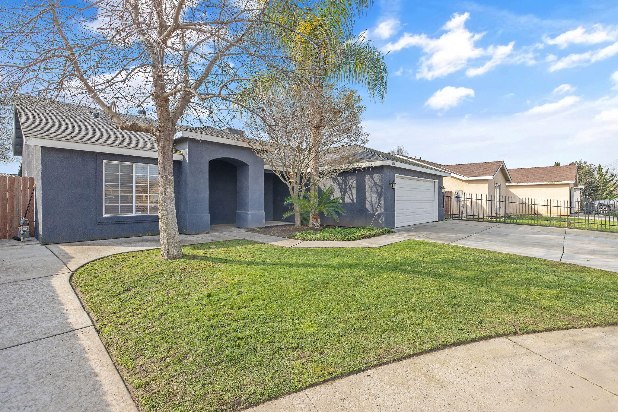 741 Bender Ct, Tulare, CA 93274
