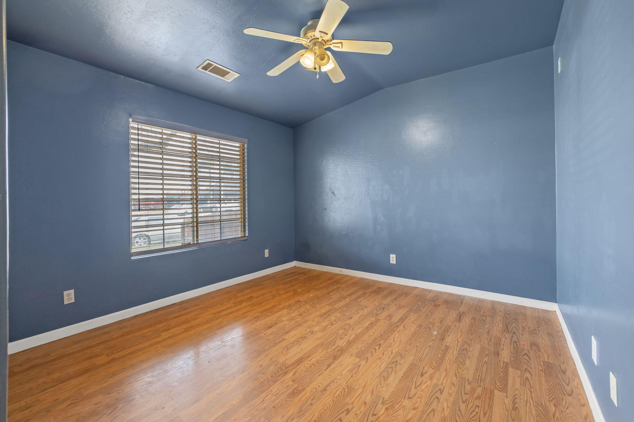 741 Bender Ct, Tulare, CA 93274