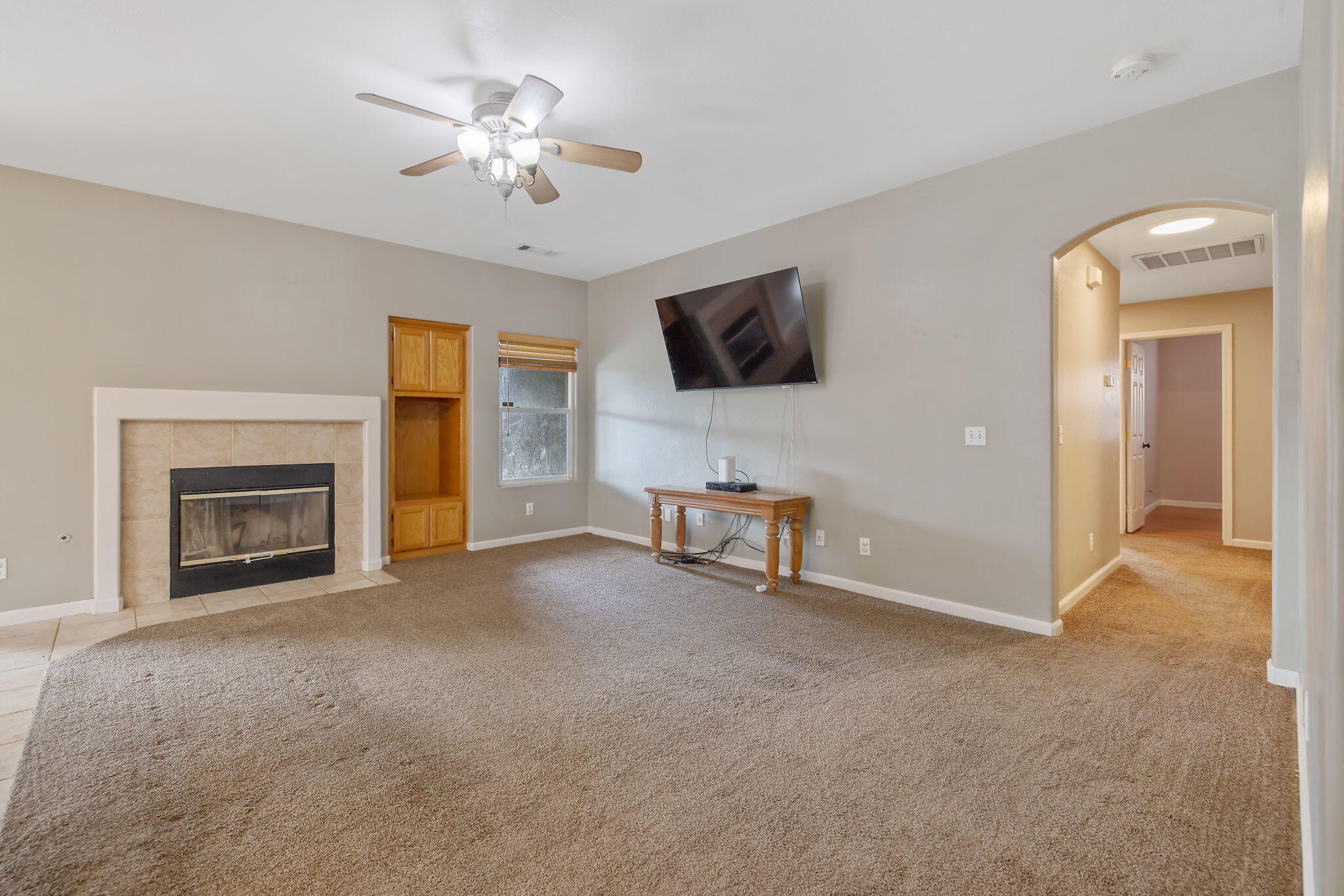 741 Bender Ct, Tulare, CA 93274