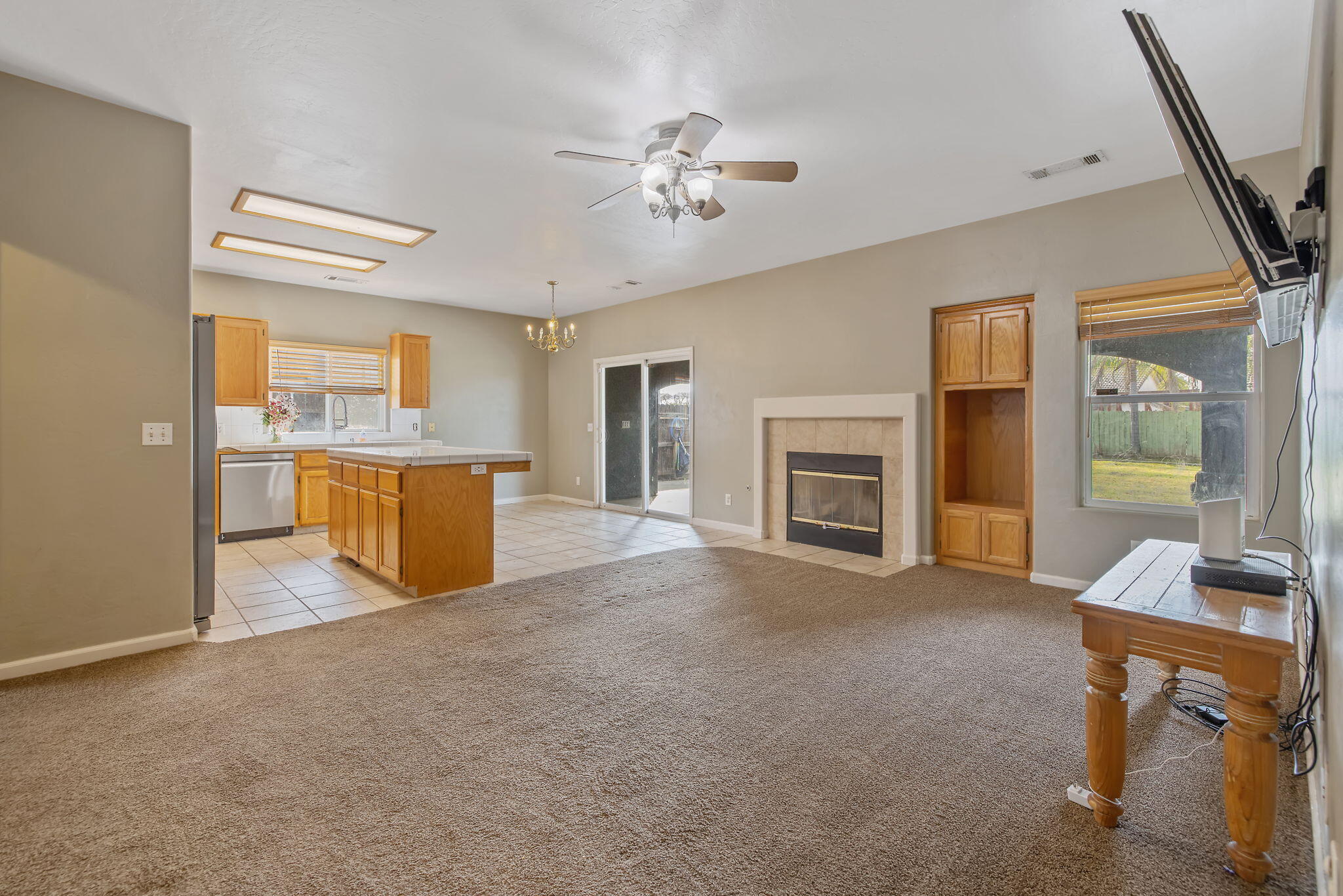 741 Bender Ct, Tulare, CA 93274