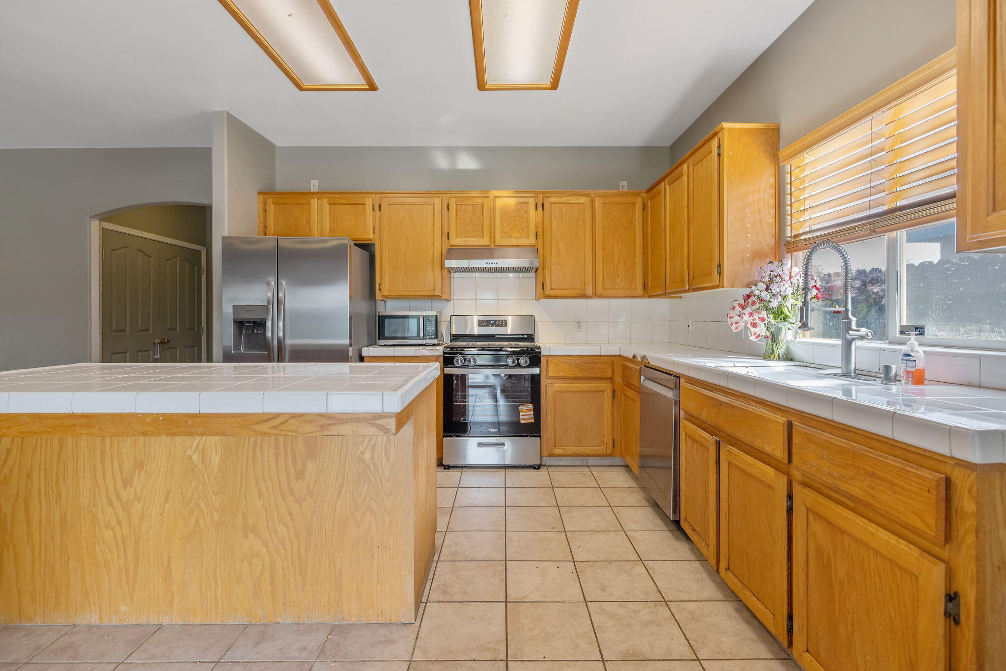 741 Bender Ct, Tulare, CA 93274