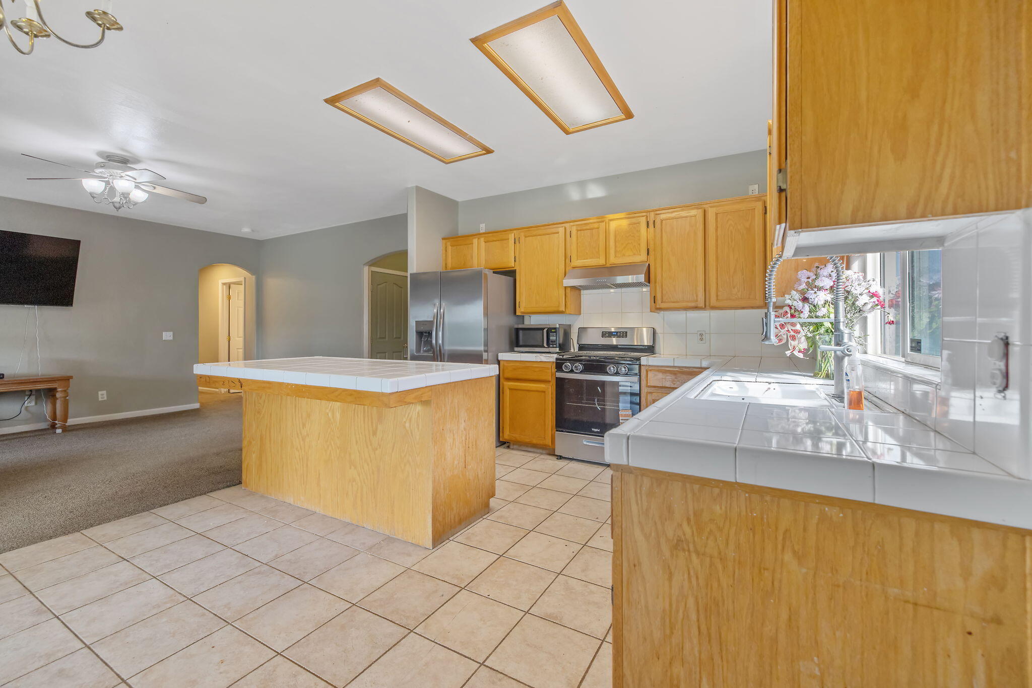 741 Bender Ct, Tulare, CA 93274