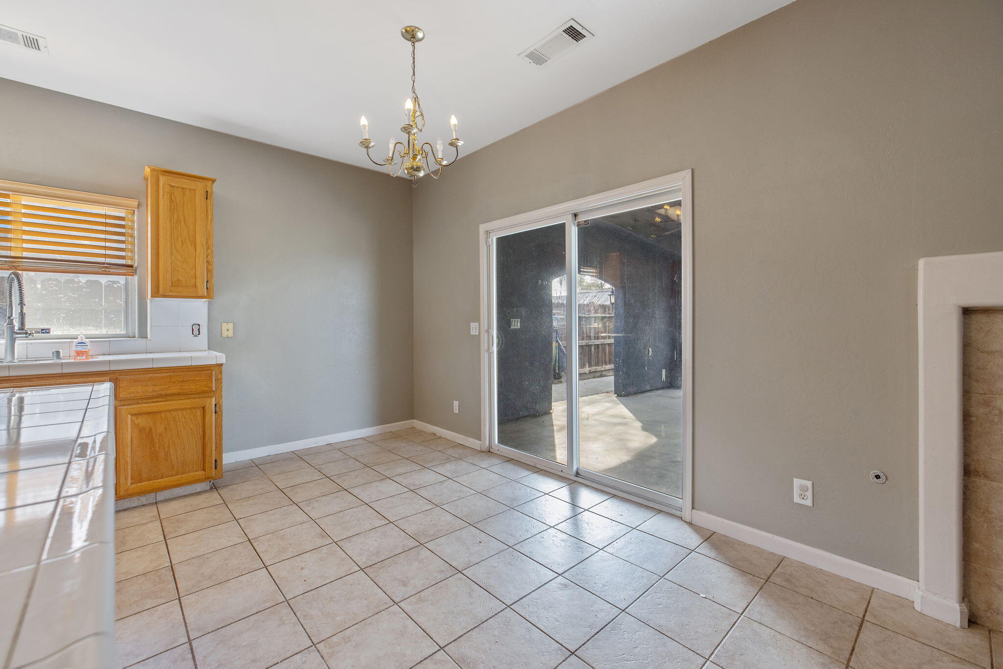 741 Bender Ct, Tulare, CA 93274