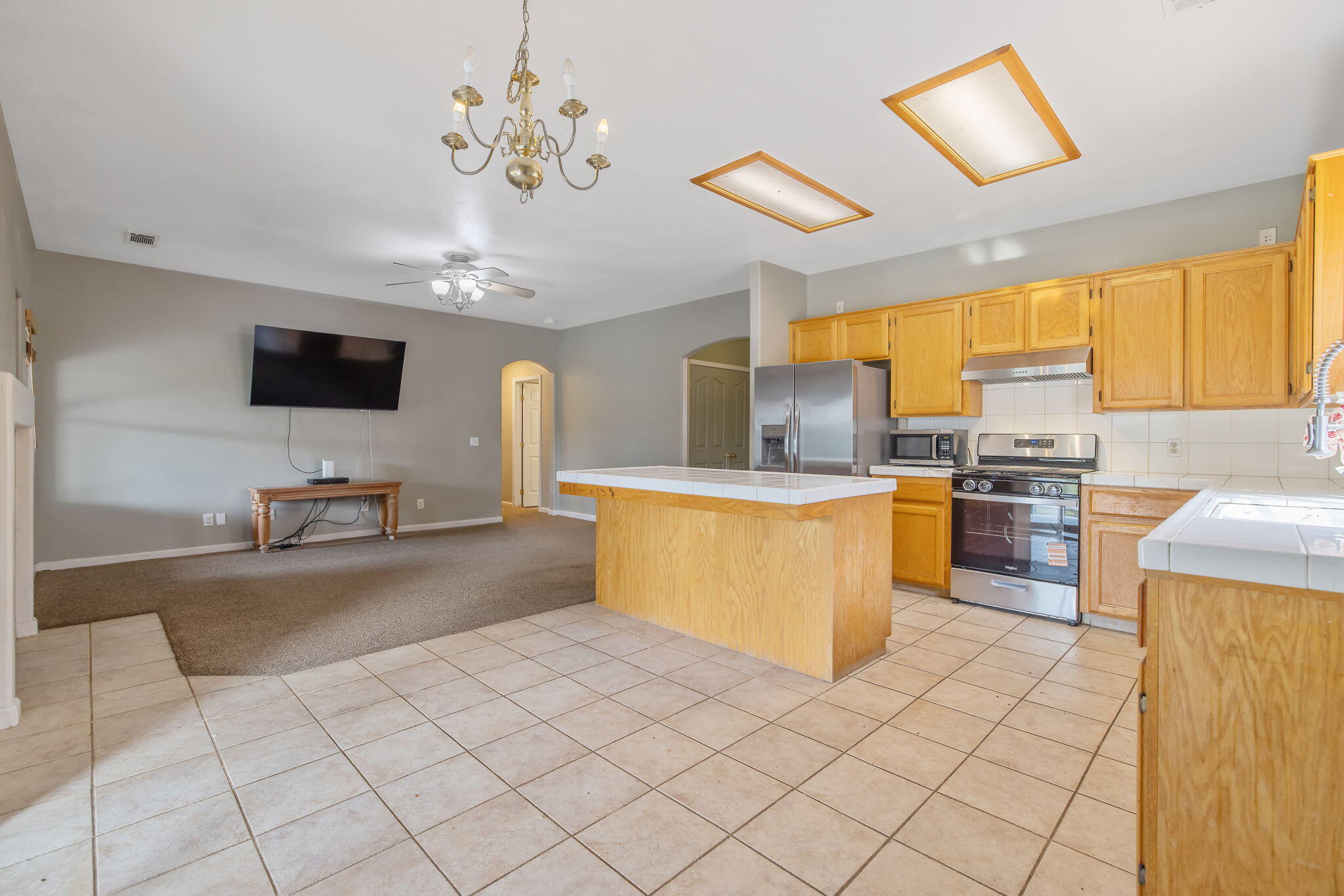 741 Bender Ct, Tulare, CA 93274