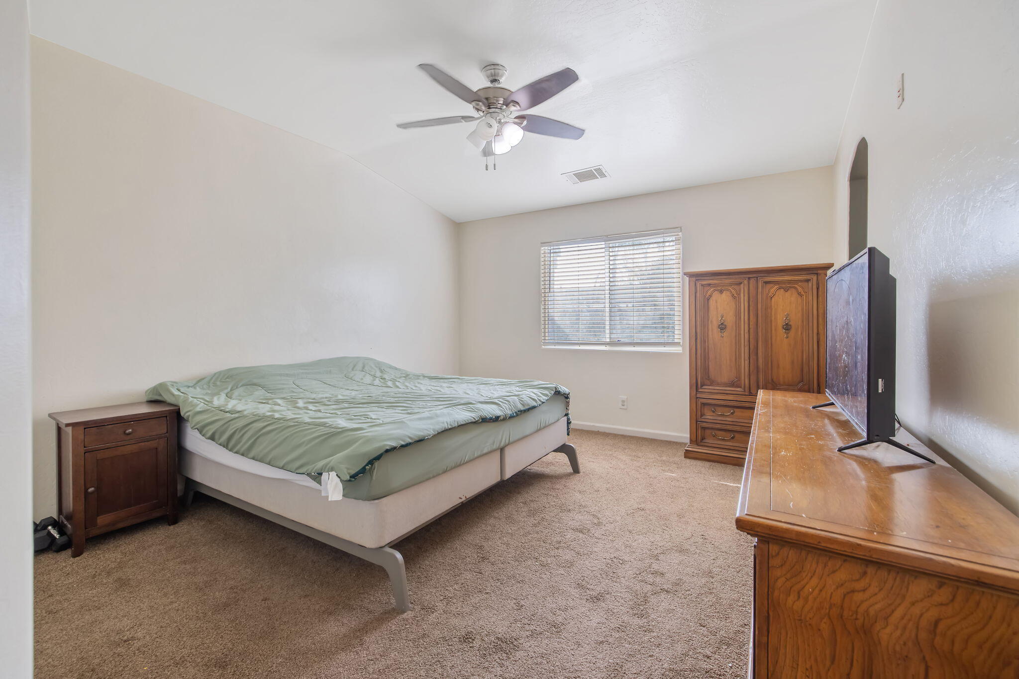 741 Bender Ct, Tulare, CA 93274