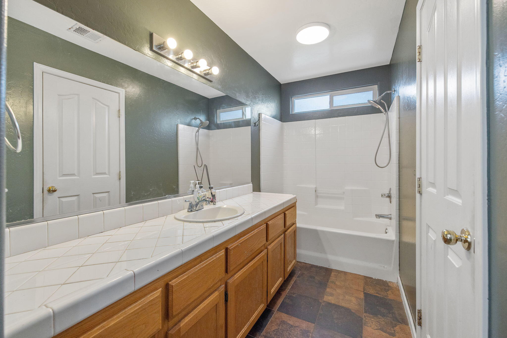 741 Bender Ct, Tulare, CA 93274