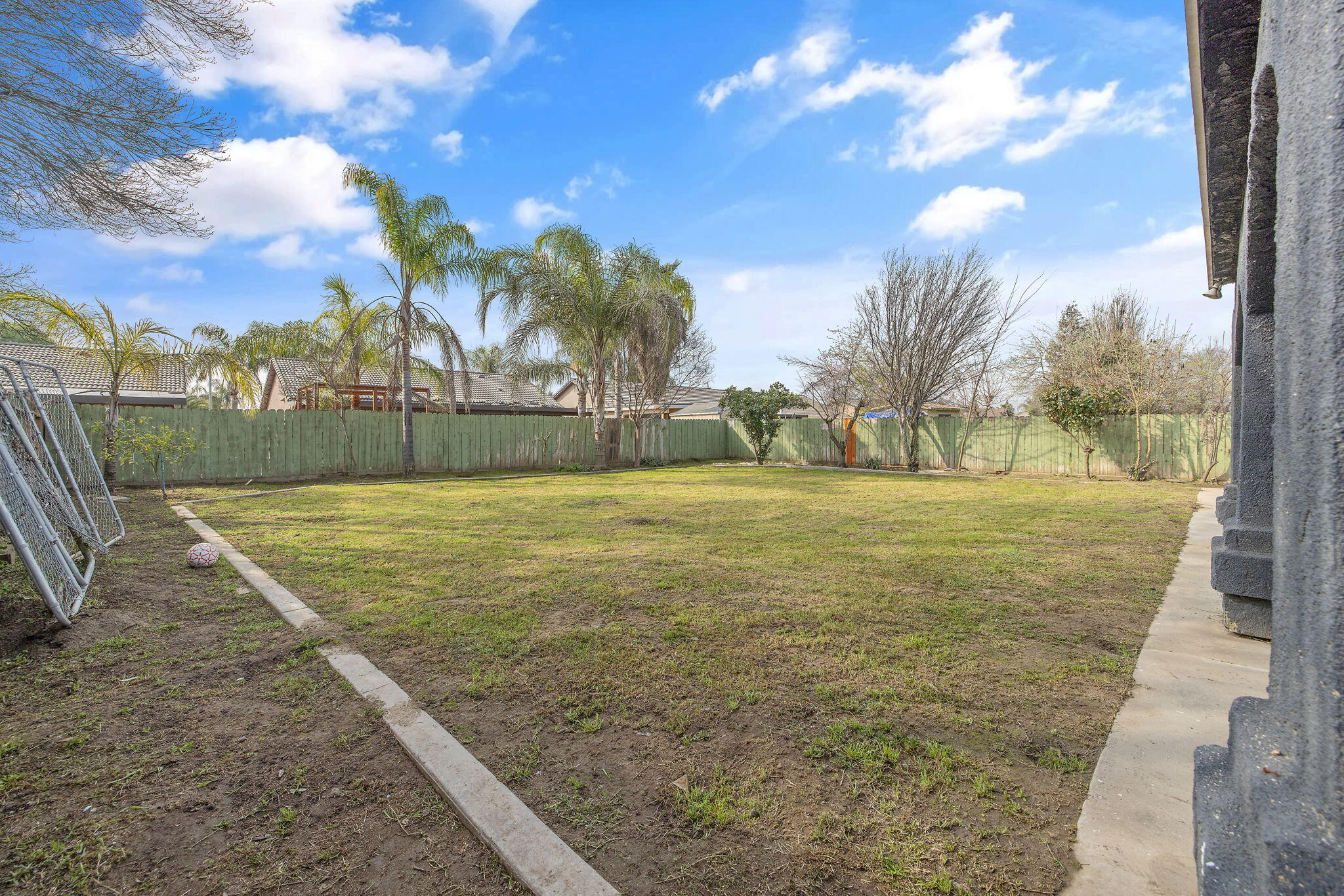 741 Bender Ct, Tulare, CA 93274