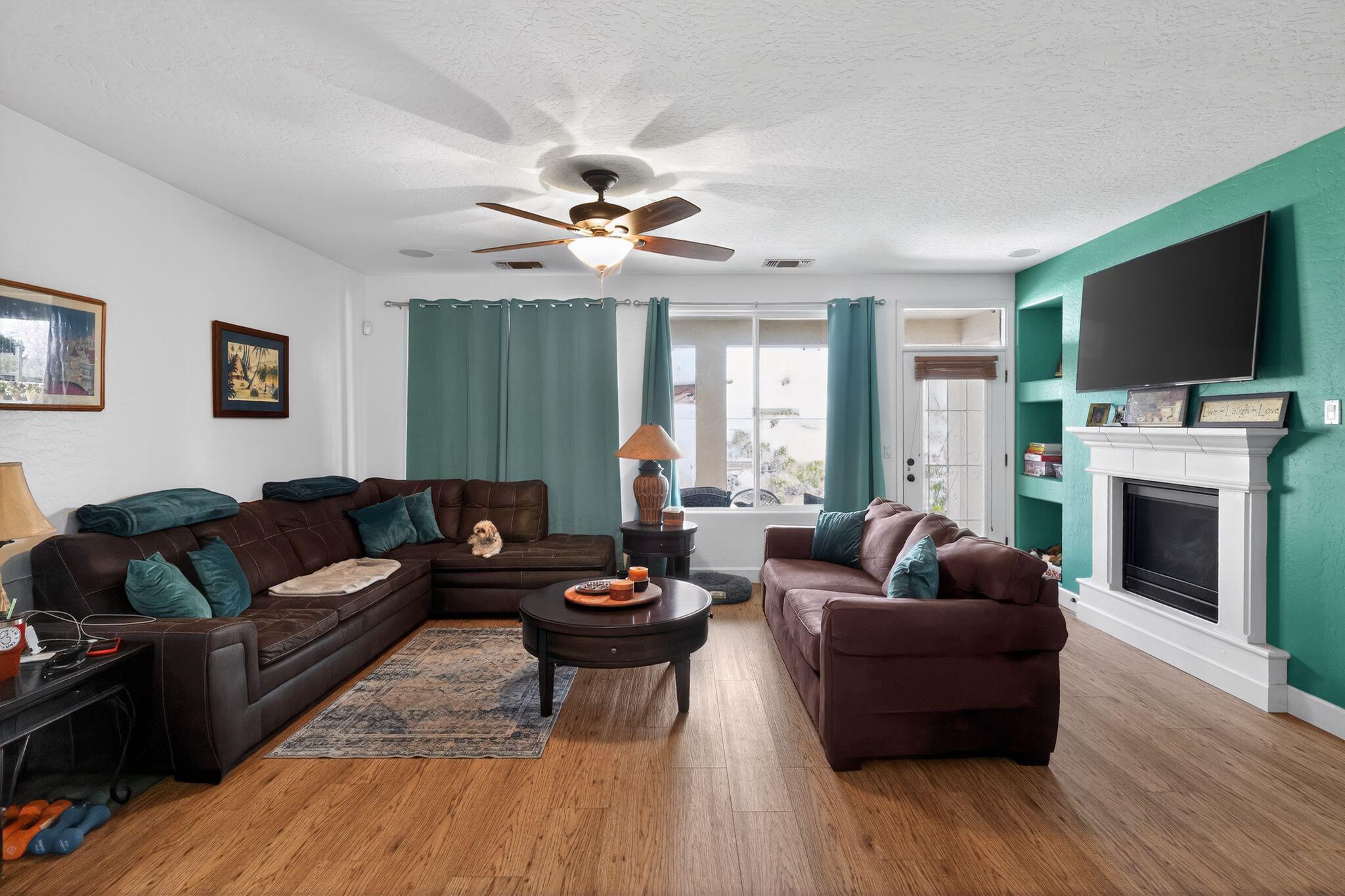 1832 N Vickie St, Visalia, CA 93291