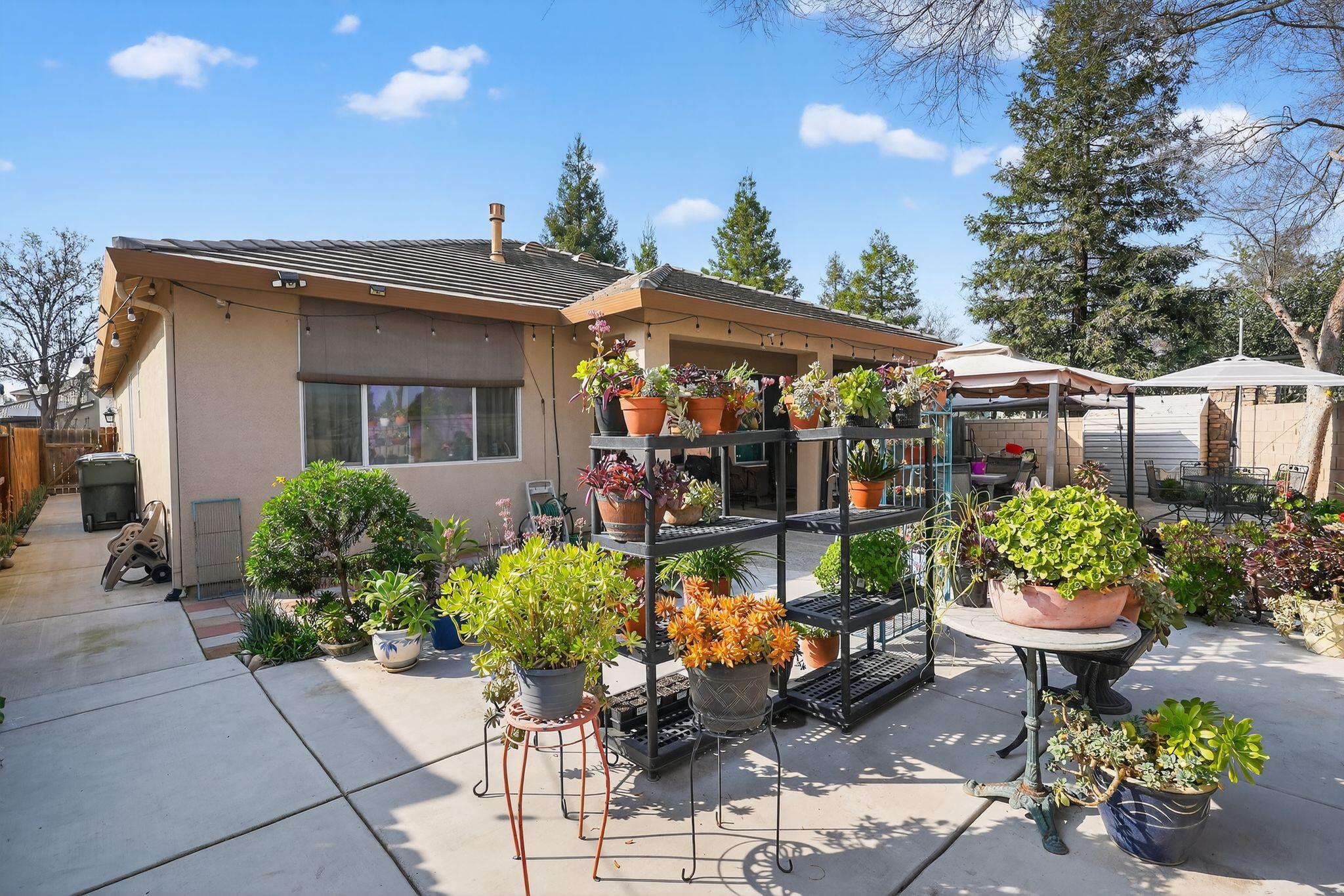 1832 N Vickie St, Visalia, CA 93291