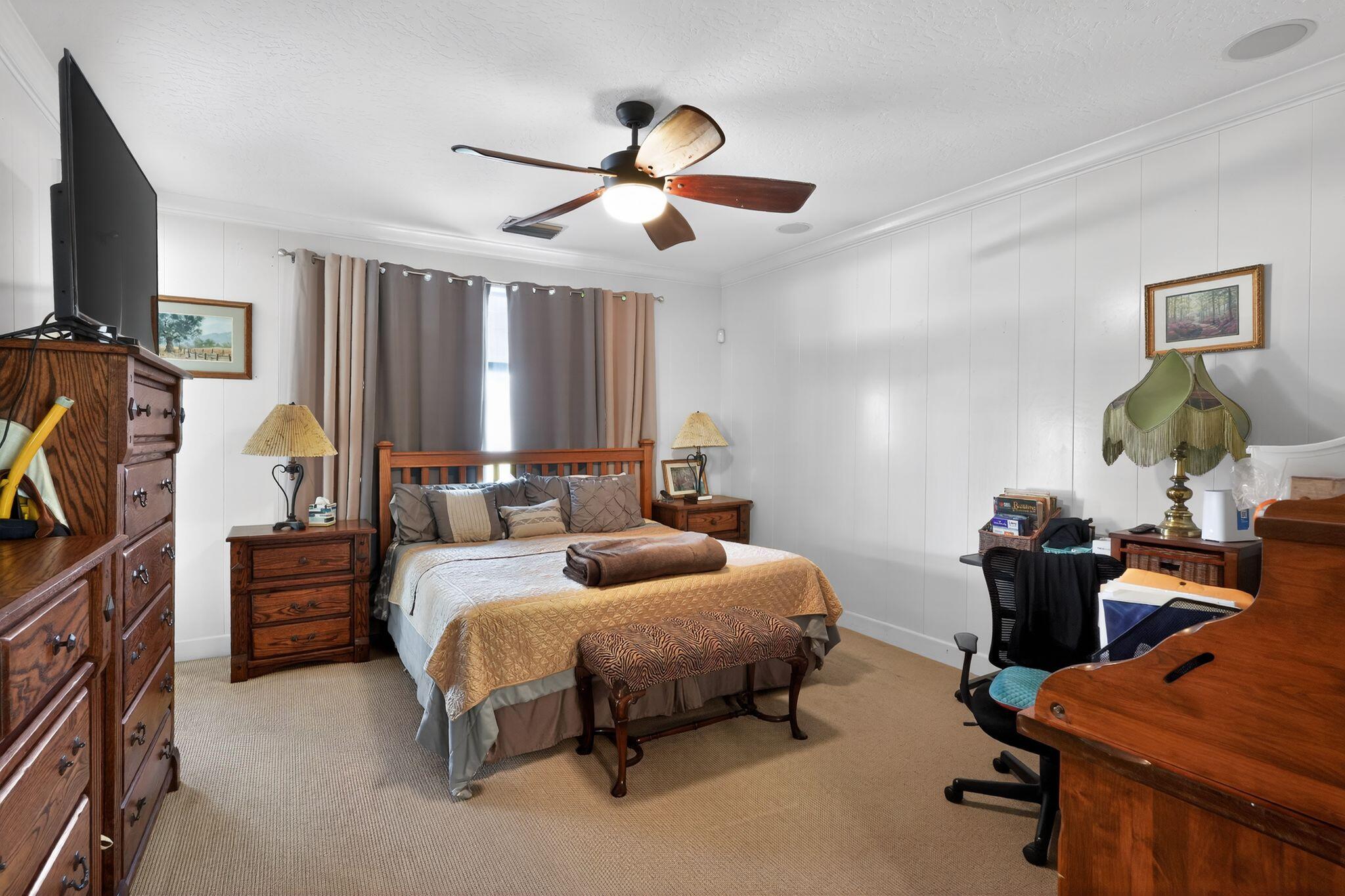 1832 N Vickie St, Visalia, CA 93291