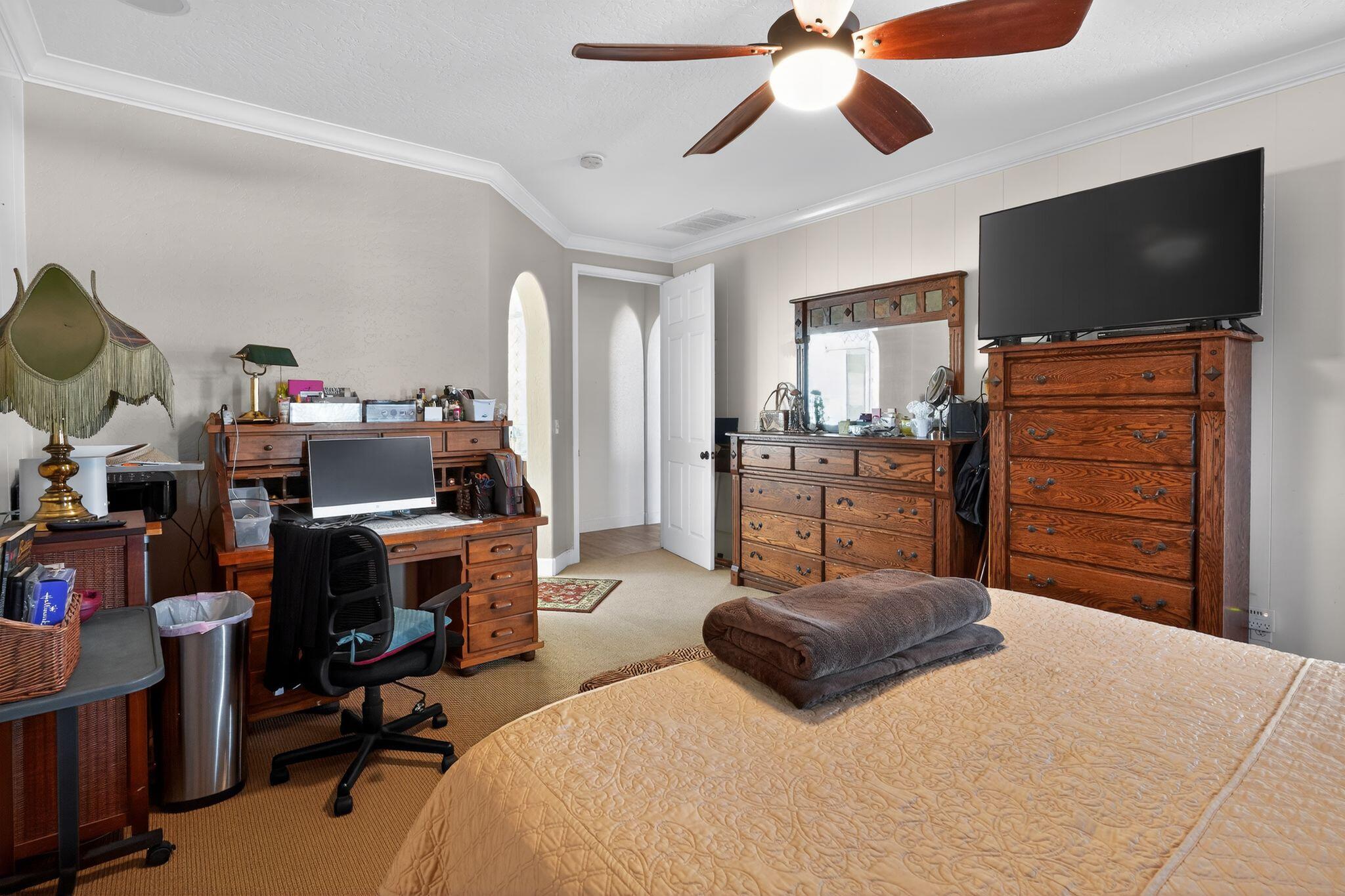 1832 N Vickie St, Visalia, CA 93291