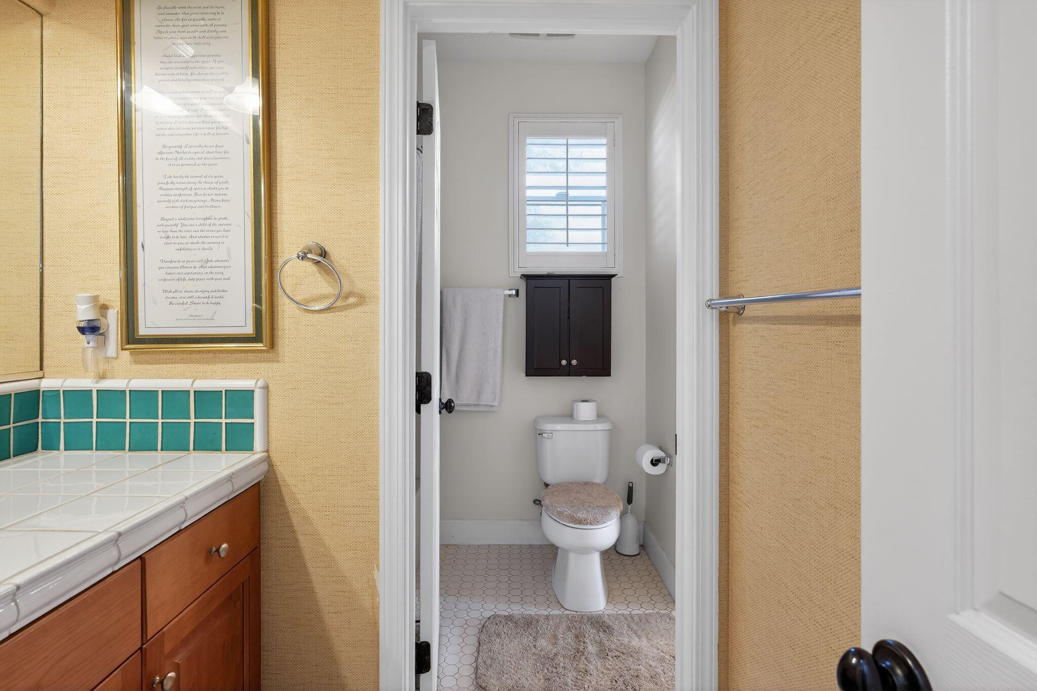 1832 N Vickie St, Visalia, CA 93291