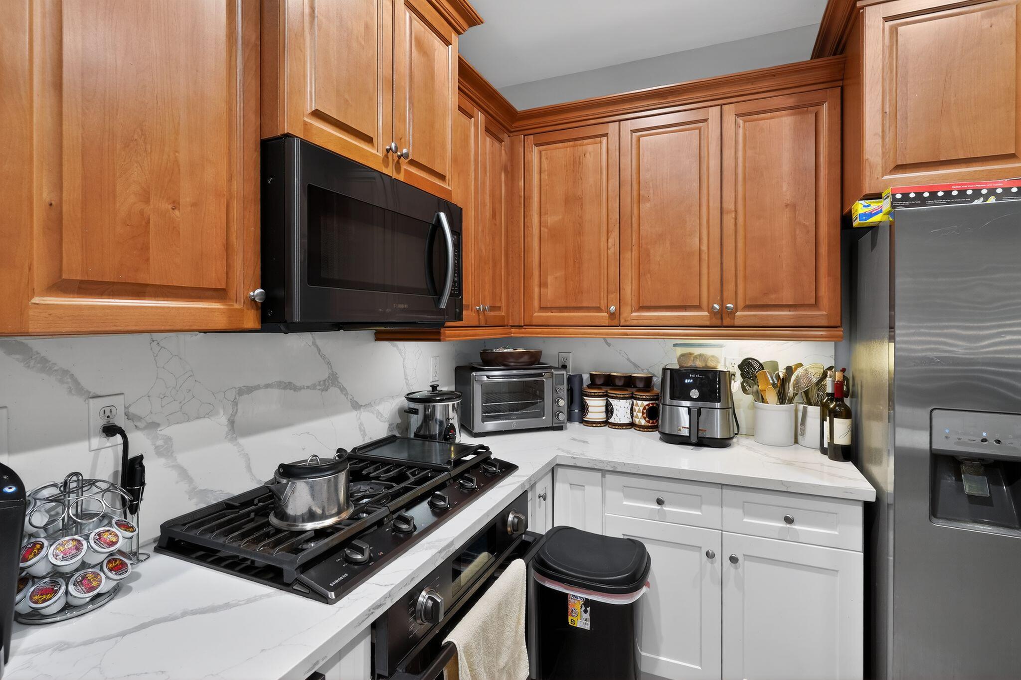 1832 N Vickie St, Visalia, CA 93291