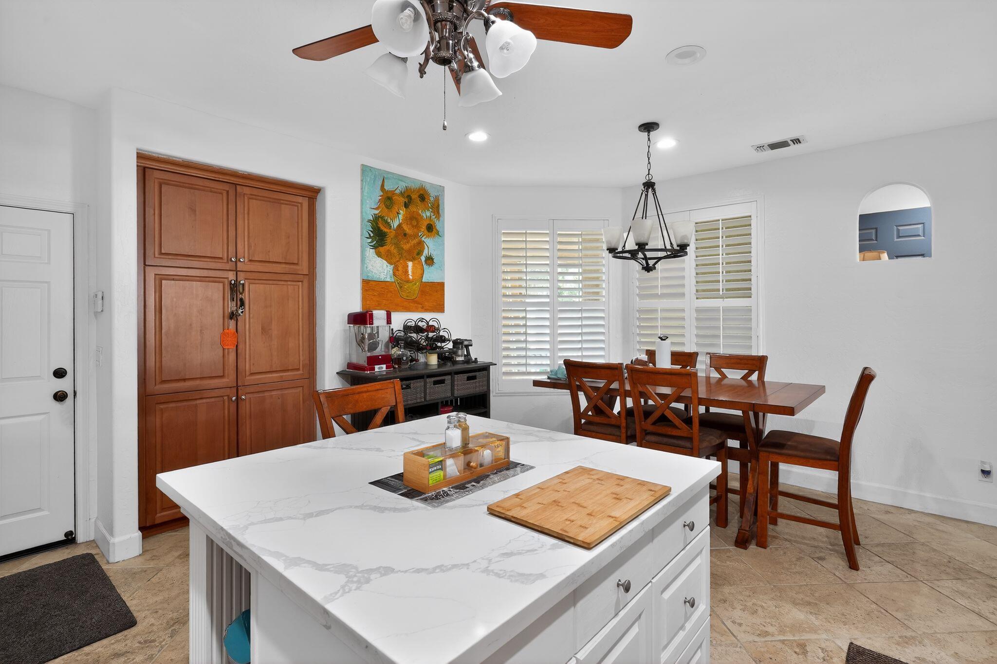 1832 N Vickie St, Visalia, CA 93291