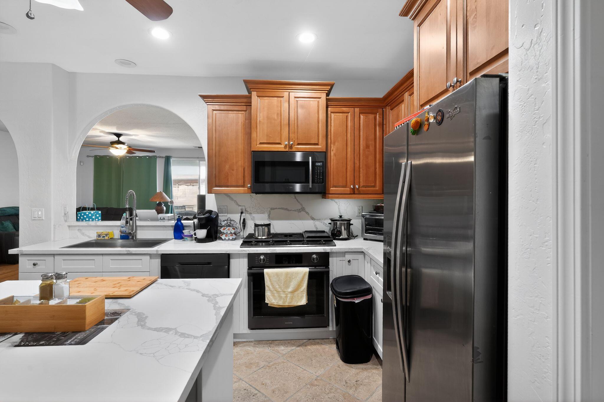 1832 N Vickie St, Visalia, CA 93291