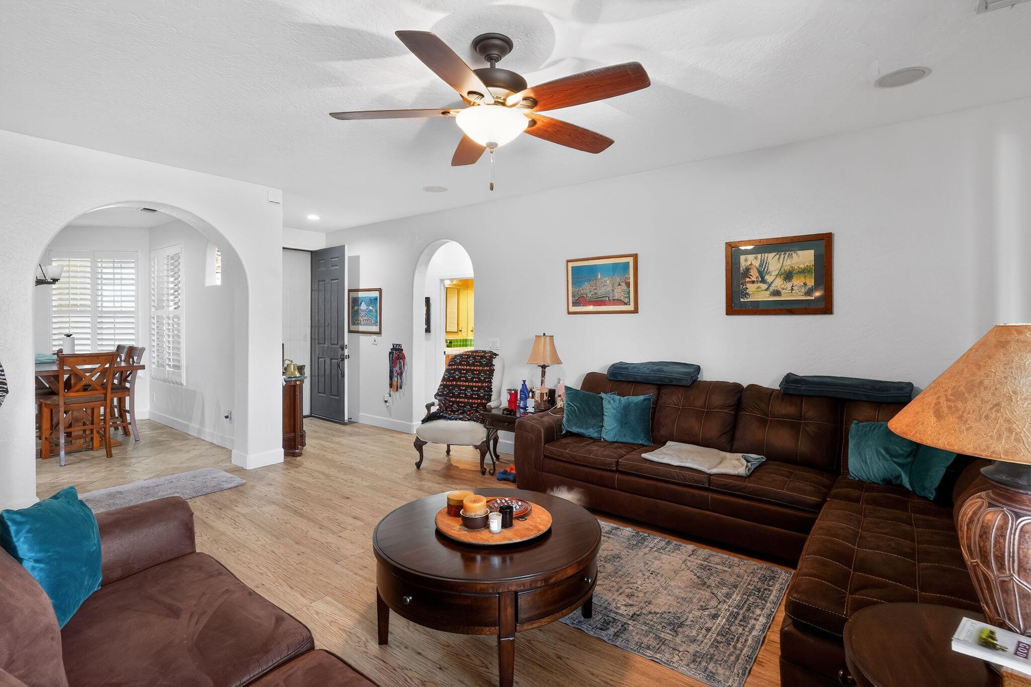 1832 N Vickie St, Visalia, CA 93291