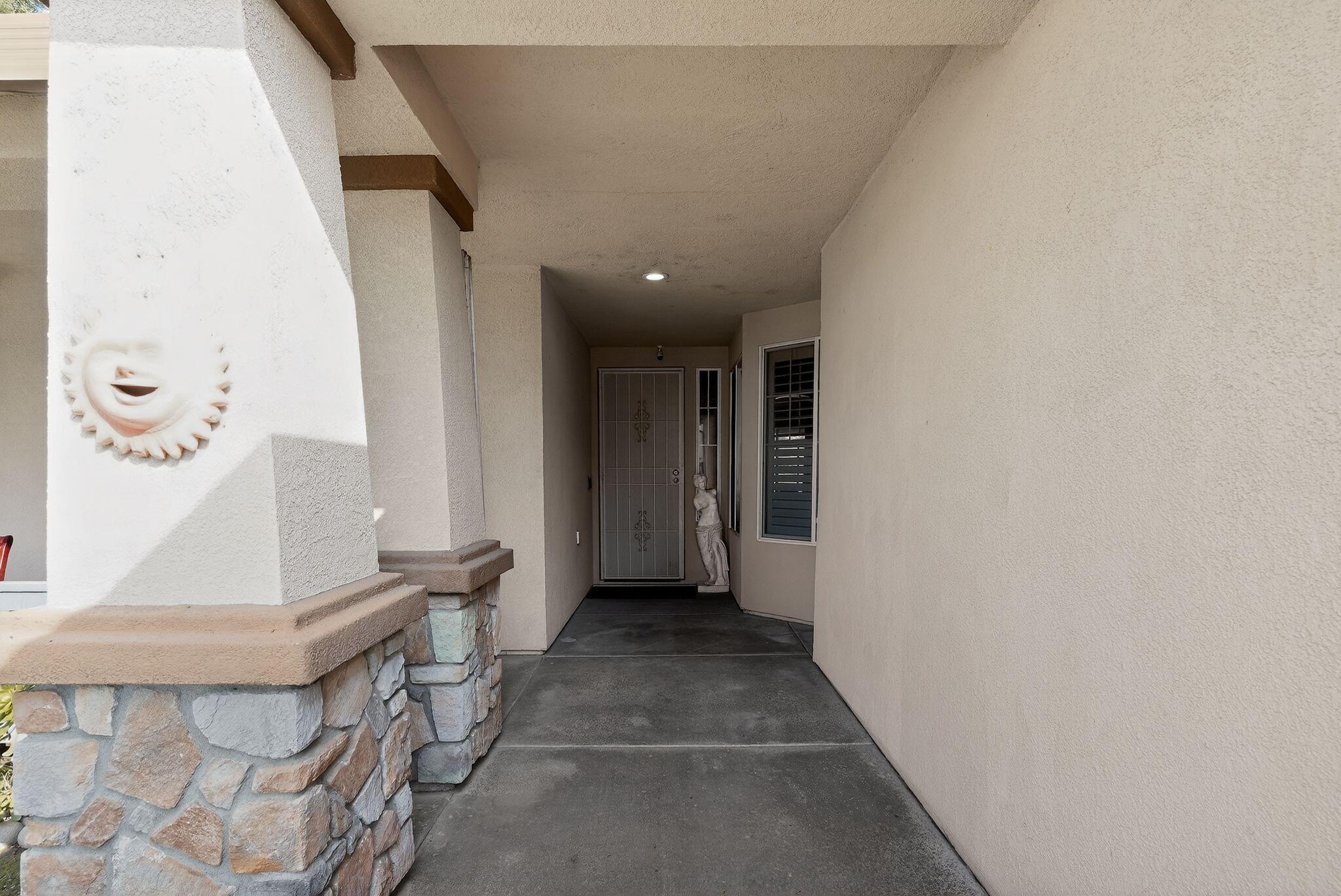 1832 N Vickie St, Visalia, CA 93291