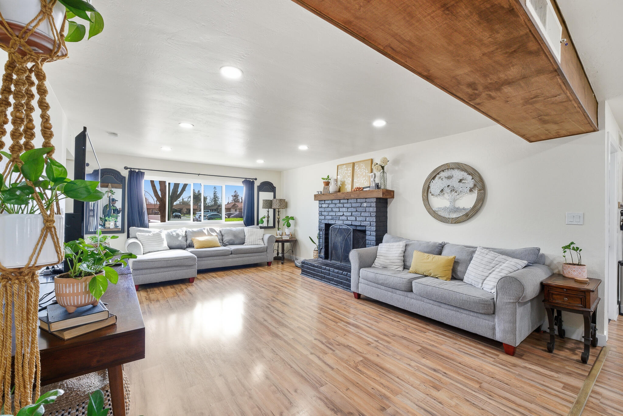 2808 W Tulare Ave, Visalia, CA 93277