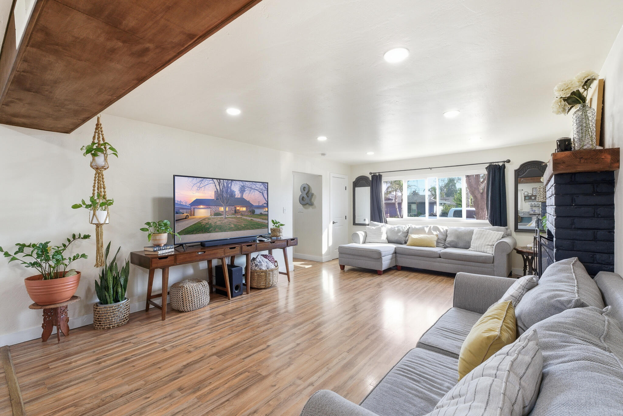 2808 W Tulare Ave, Visalia, CA 93277