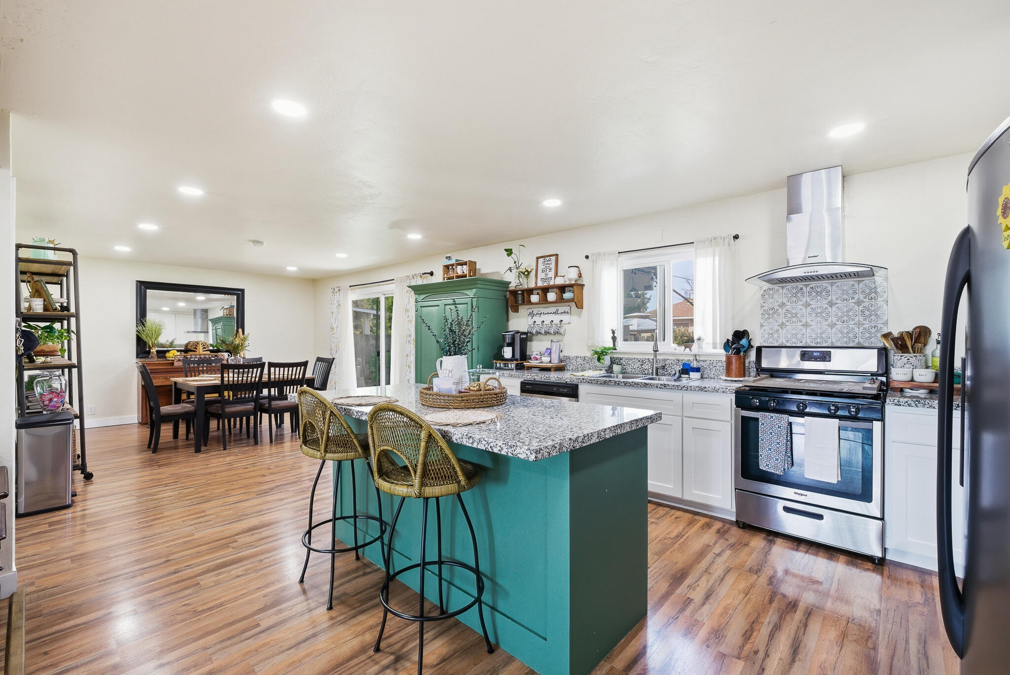 2808 W Tulare Ave, Visalia, CA 93277