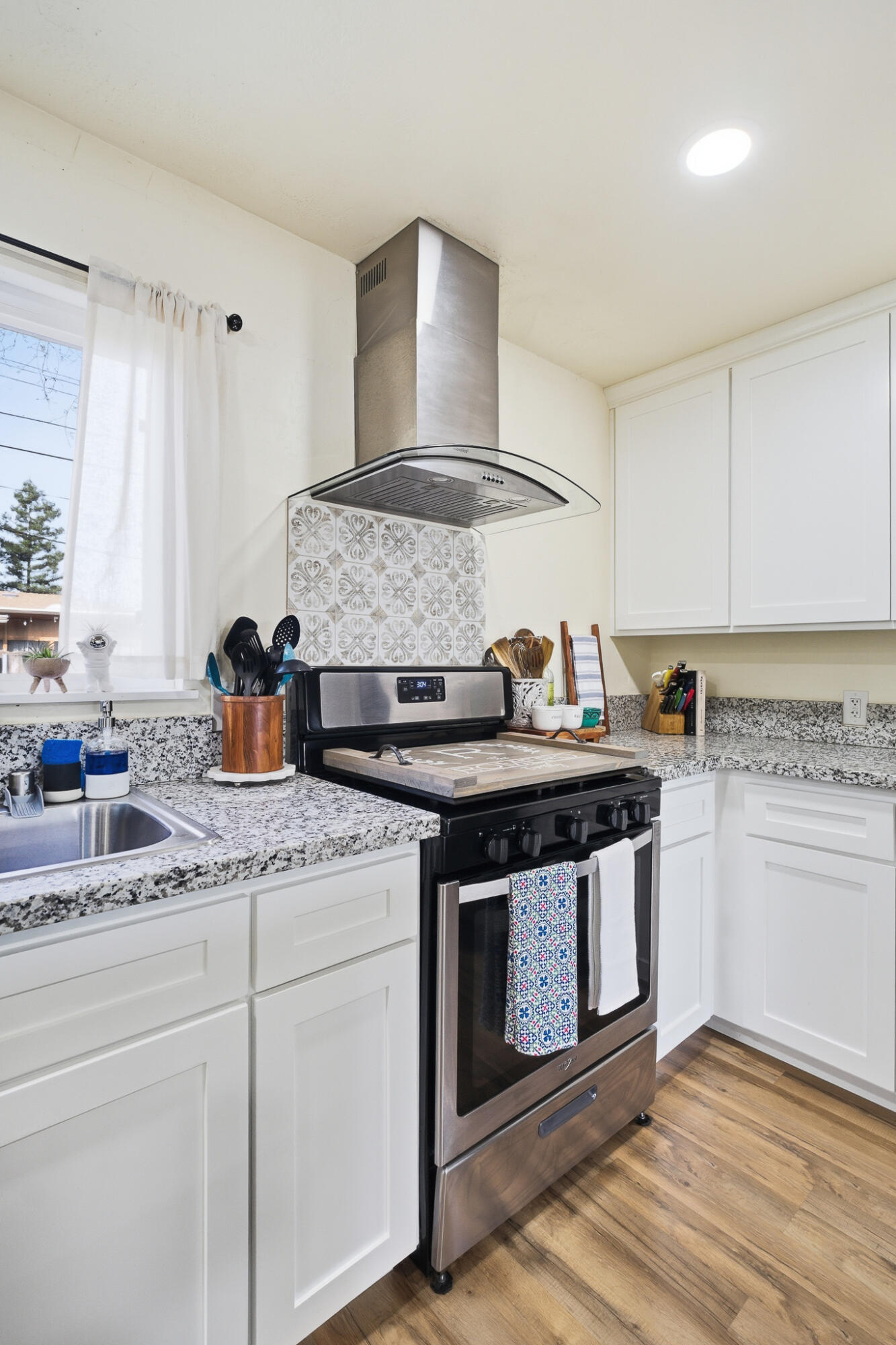 2808 W Tulare Ave, Visalia, CA 93277