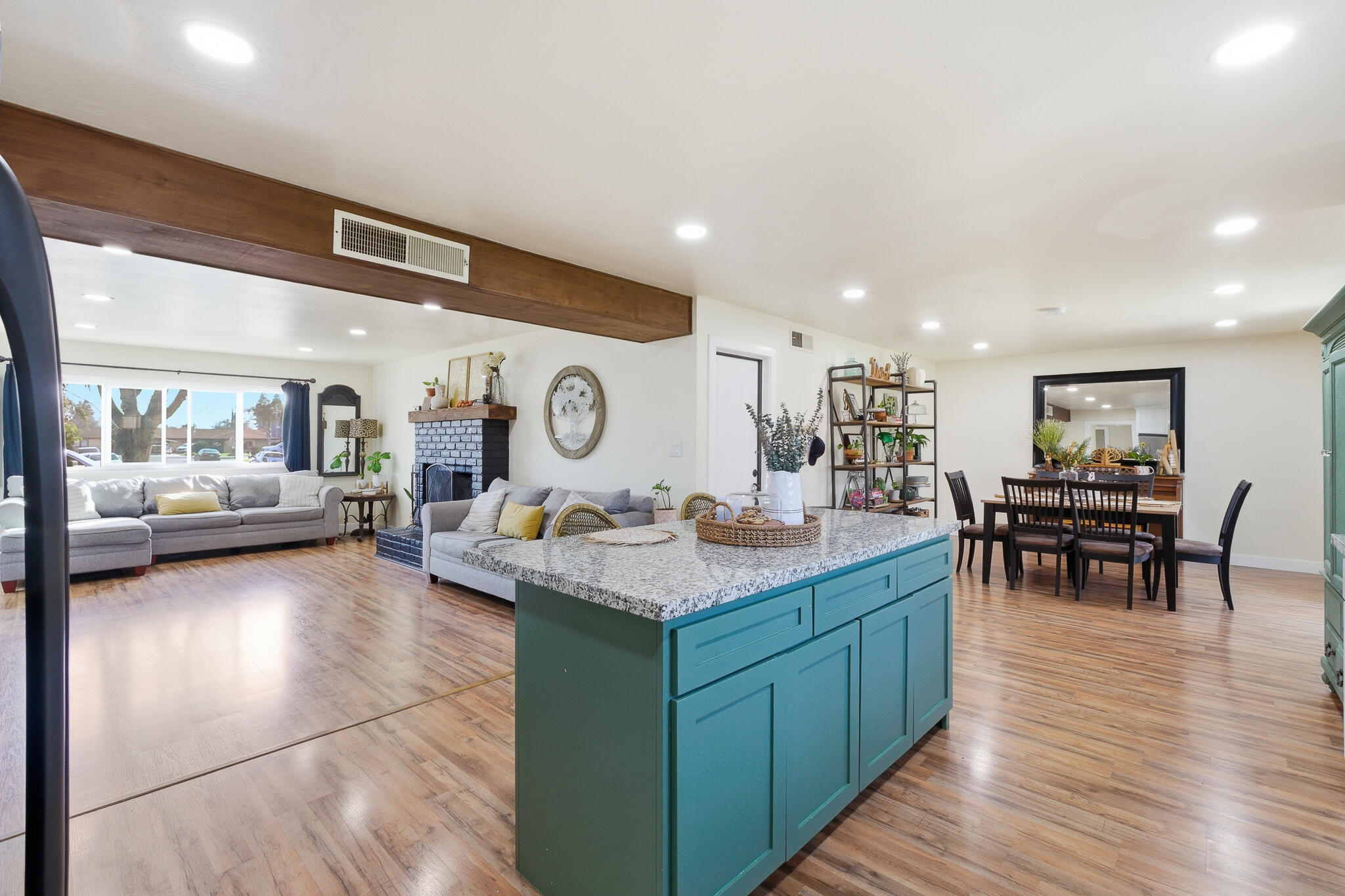 2808 W Tulare Ave, Visalia, CA 93277