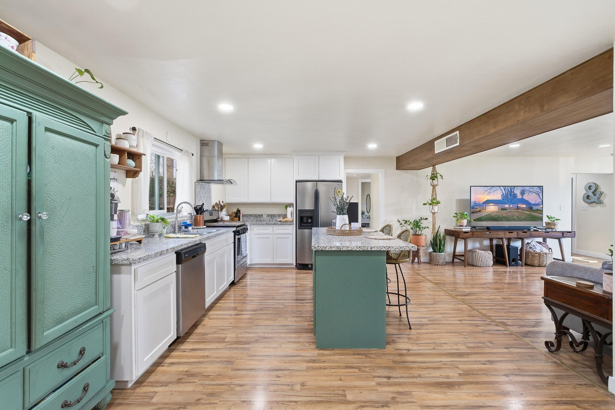 2808 W Tulare Ave, Visalia, CA 93277