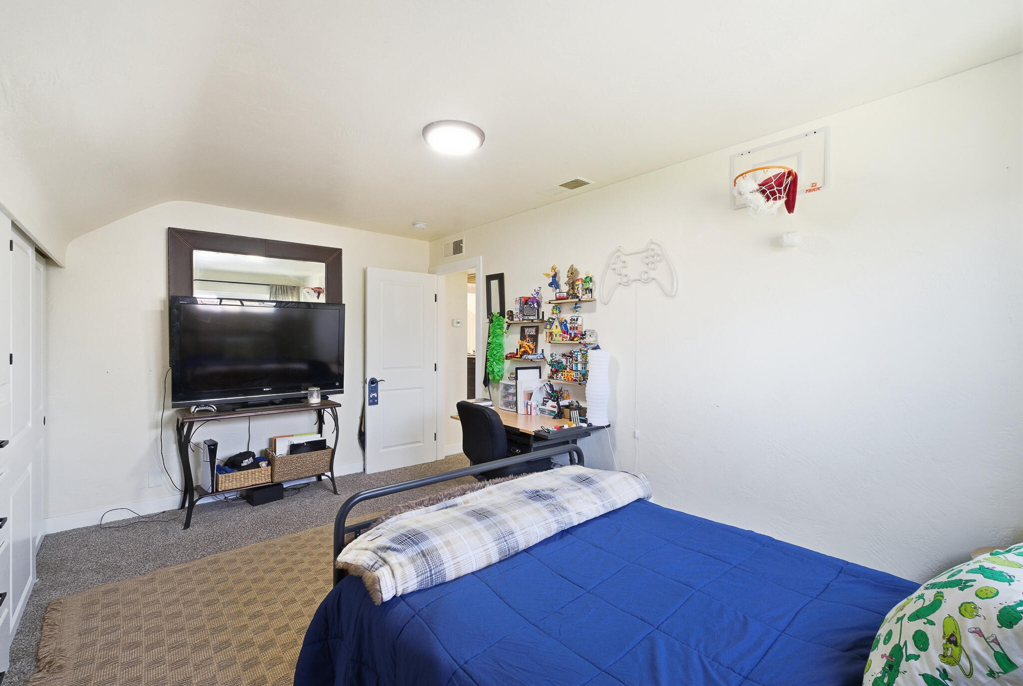 2808 W Tulare Ave, Visalia, CA 93277